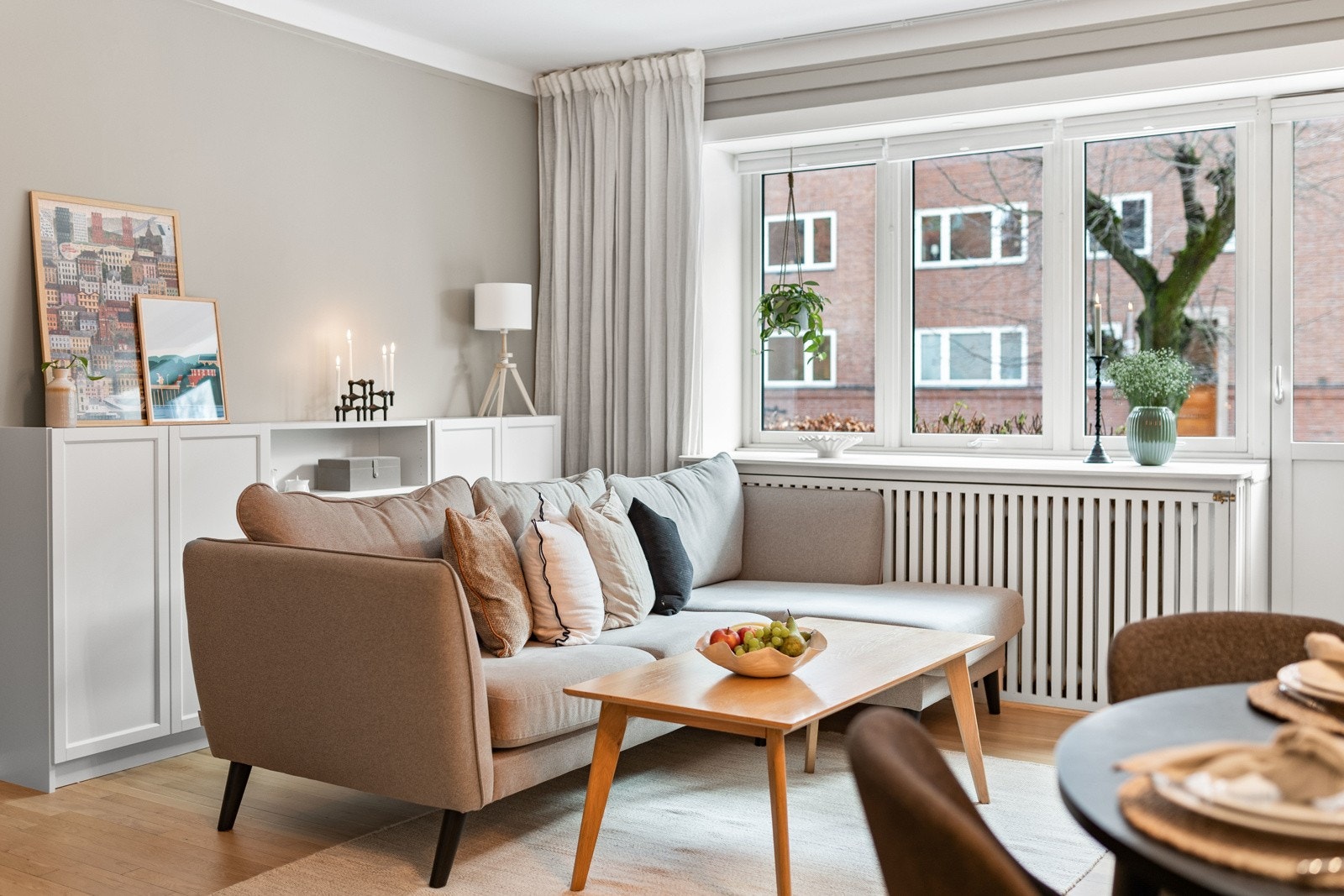 Leiligheten varmes opp med radiatorer tilknyttet felles fjernvarmeanlegg. Galleribilde