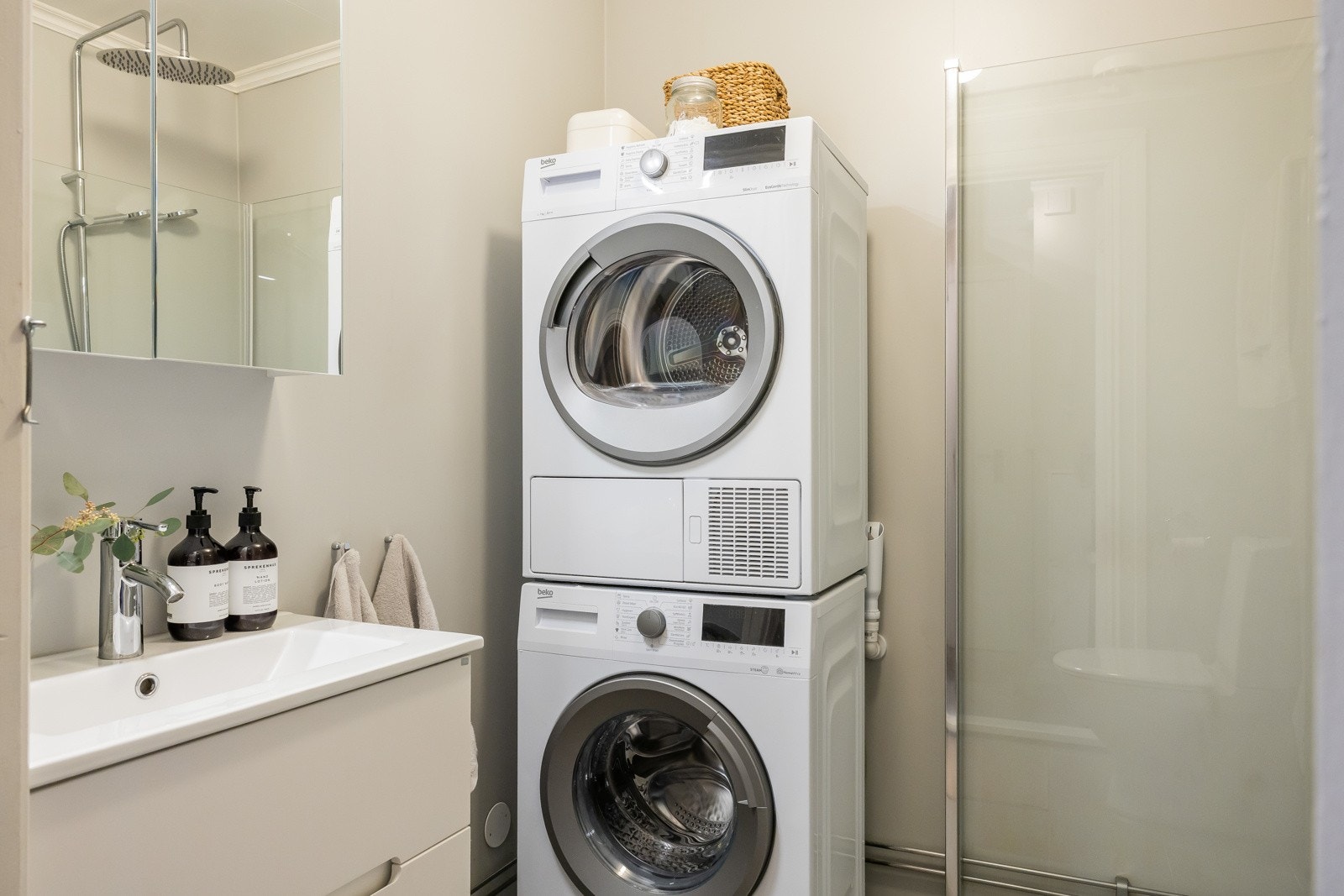 Vaskemaskin og tørketrommel medfølger. Galleribilde