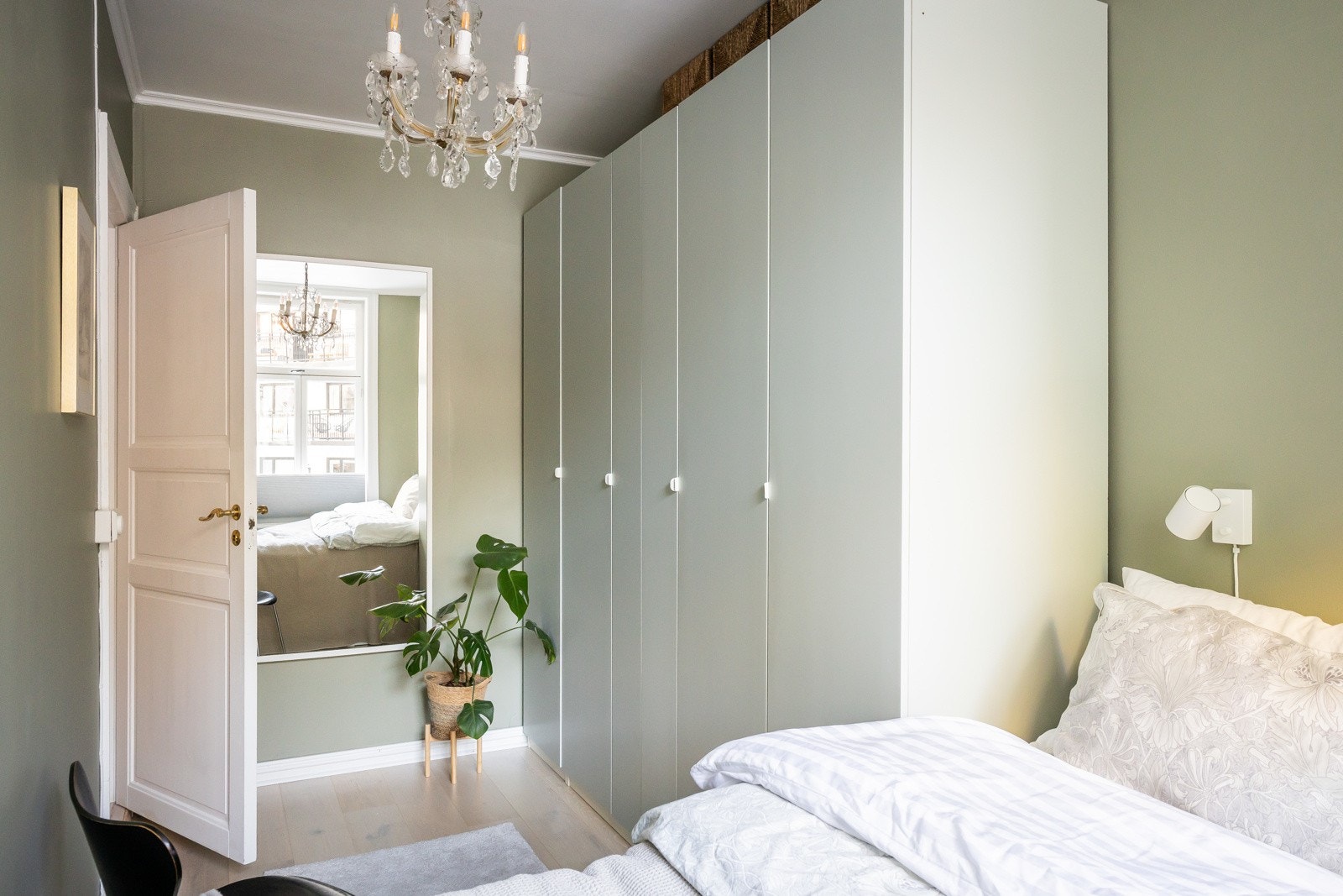 Rommet ble malt opp i delikat fargetone i 2021. Galleribilde