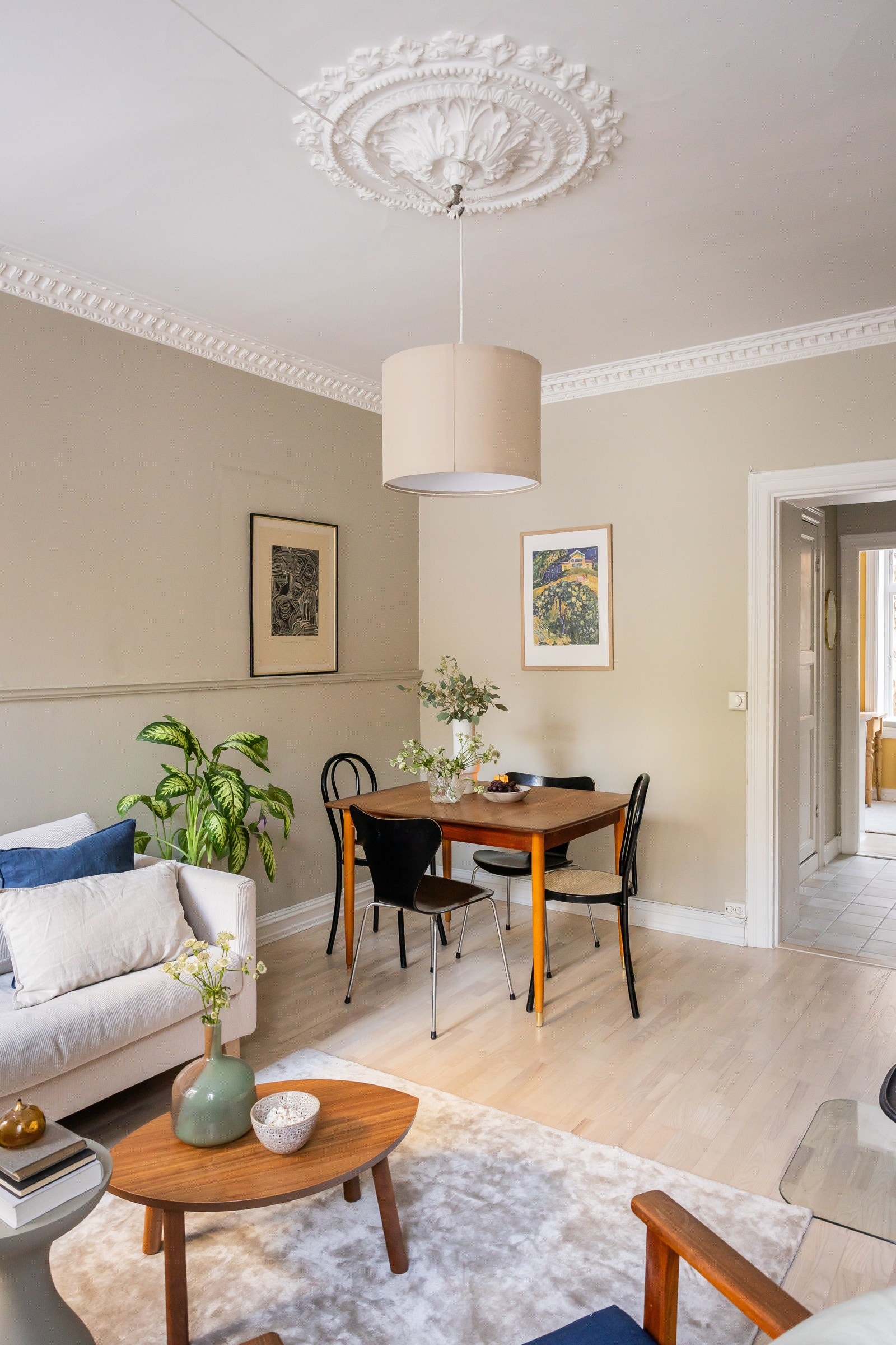 Leiligheten fremstår med moderne standard som er fint kombinert med klassiske elementer. Galleribilde