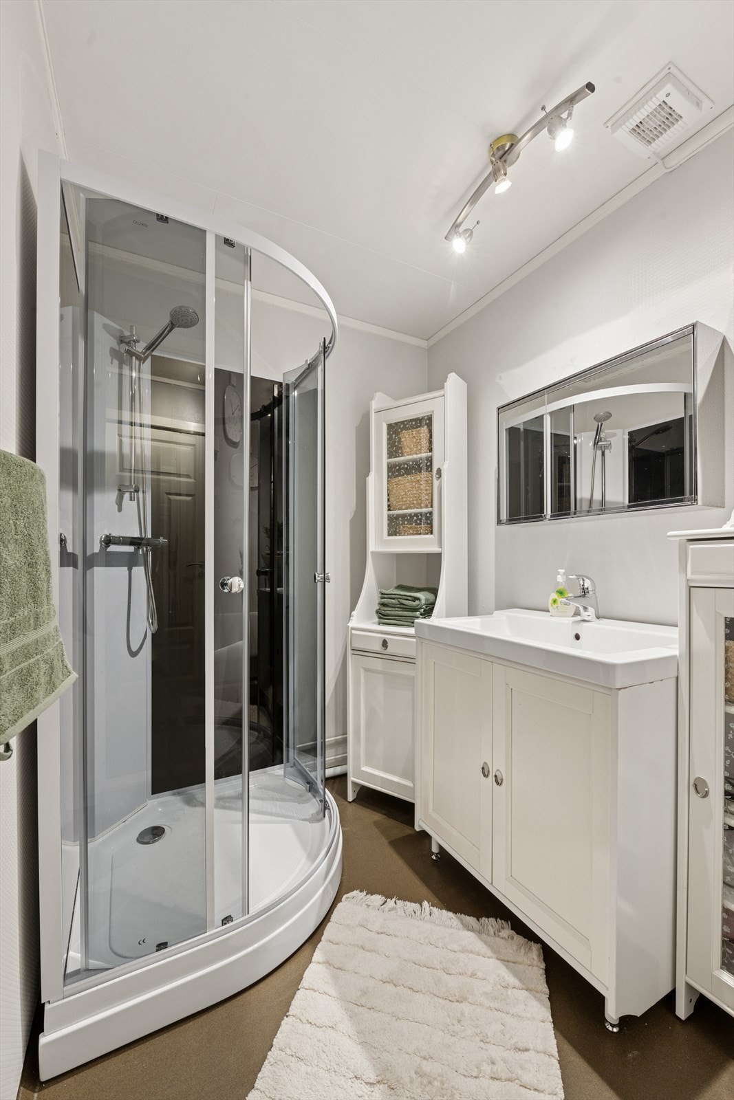 Nytt dusjkabinettet er satt inn Januar i år Galleribilde