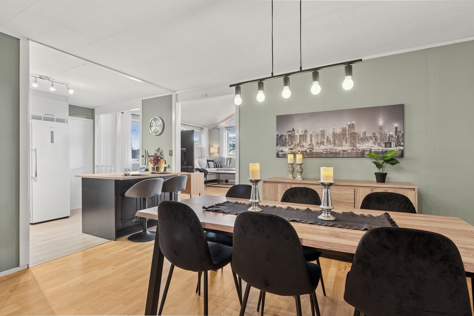 Her har man god plass til spisegruppe Galleribilde