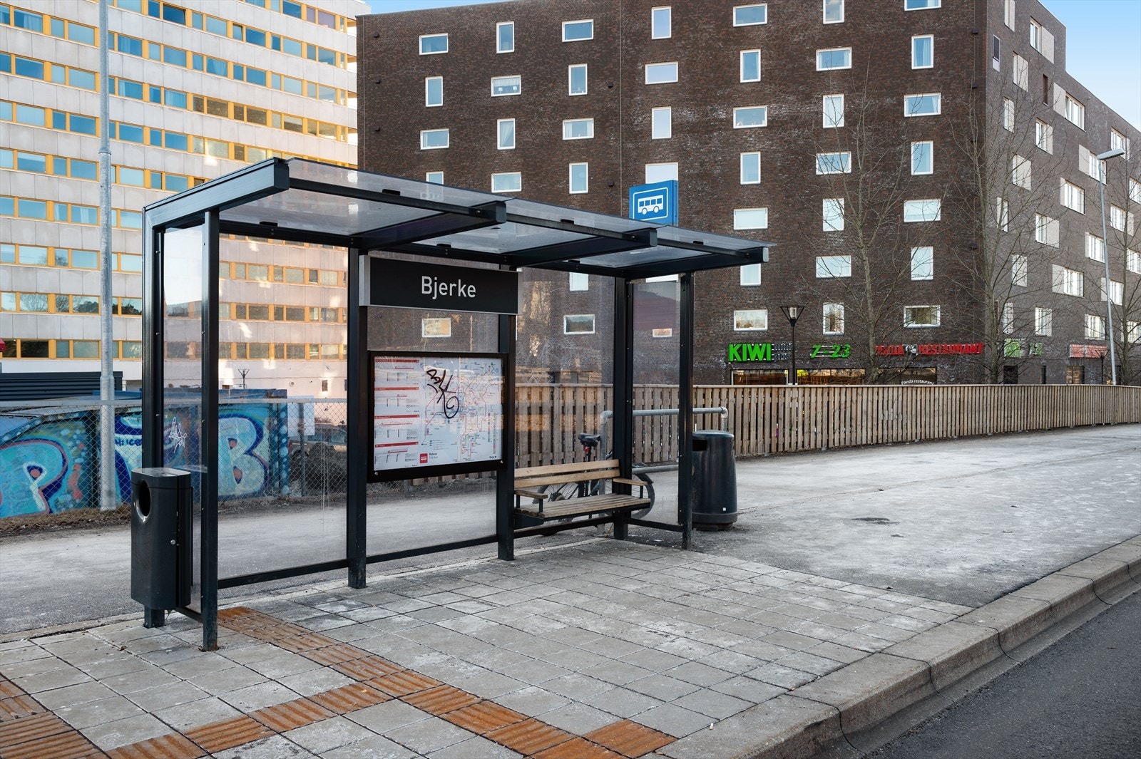 Nærmeste bussholdeplass blir Bjerke holdeplass. Galleribilde