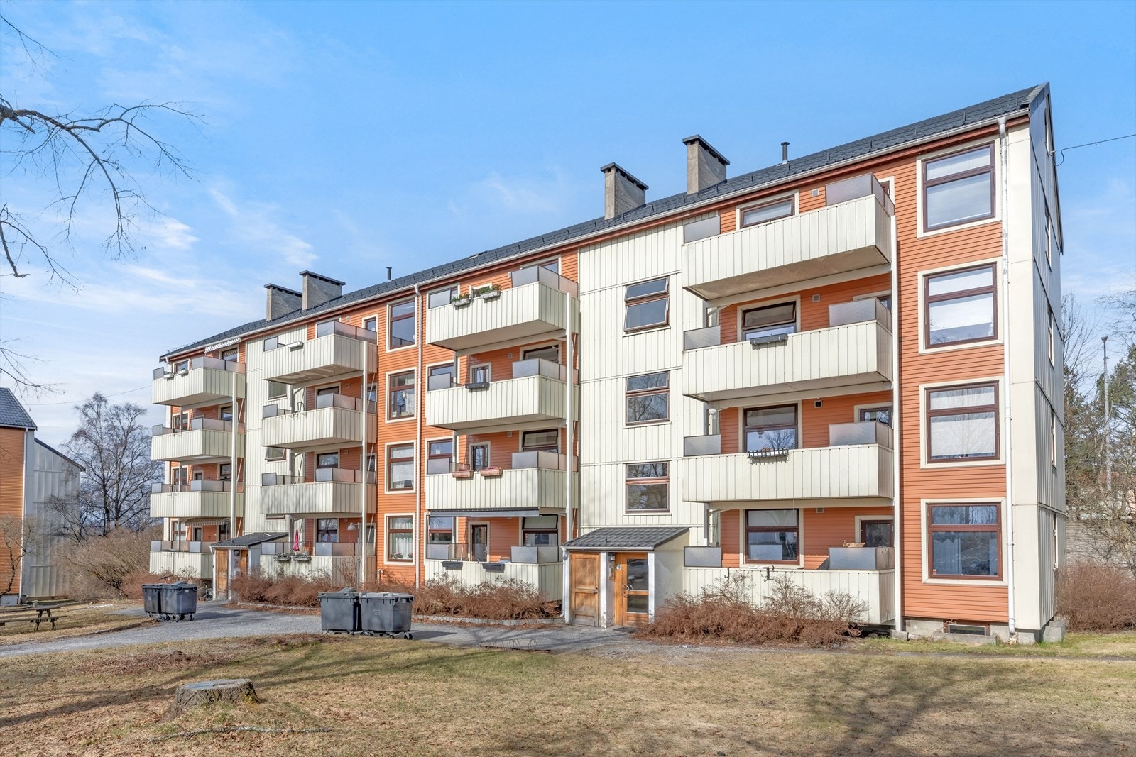 Leiligheten ligger i blokkens 4.etasje. Galleribilde