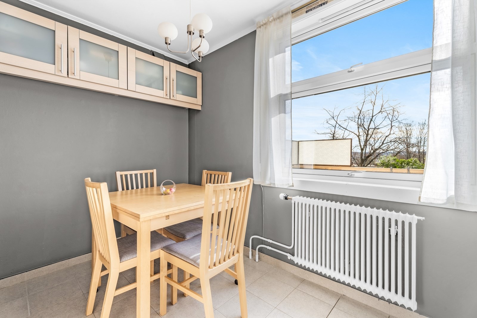 Plass til en hyggelig spisekrok på kjøkkenet. Galleribilde