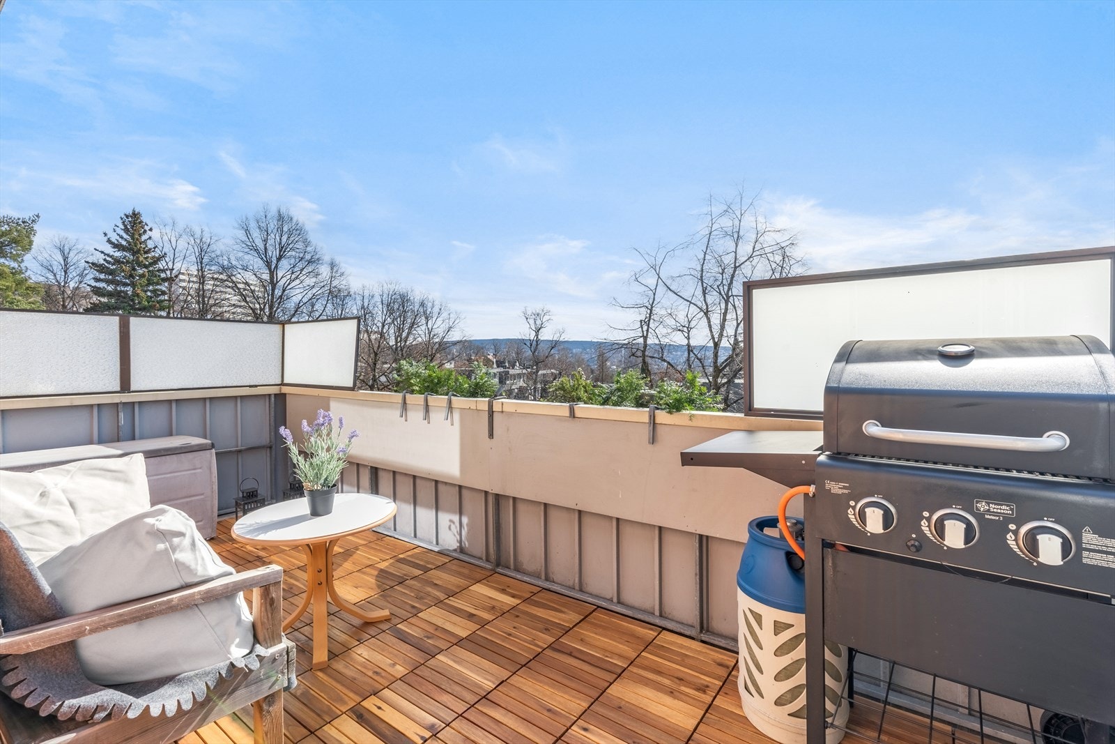 I sommerhalvåret har dere rikelig med sol fra morgen til tidlig kveld Galleribilde