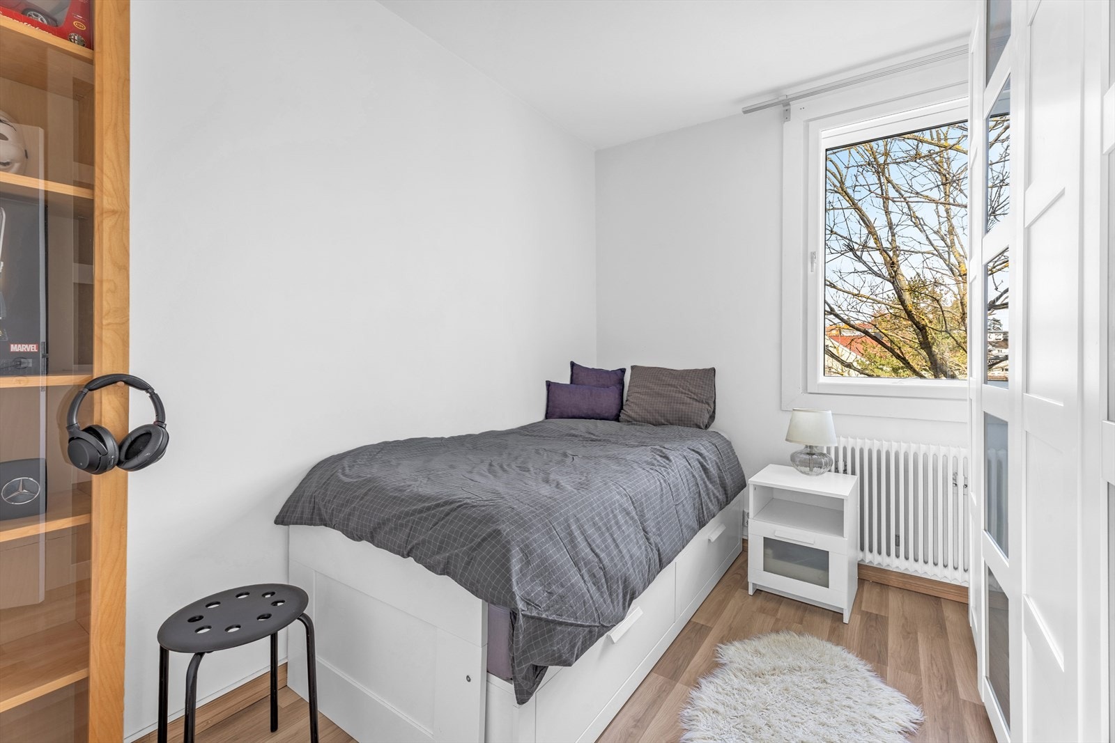 Soverom 2 med god plass til seng og pult. Galleribilde