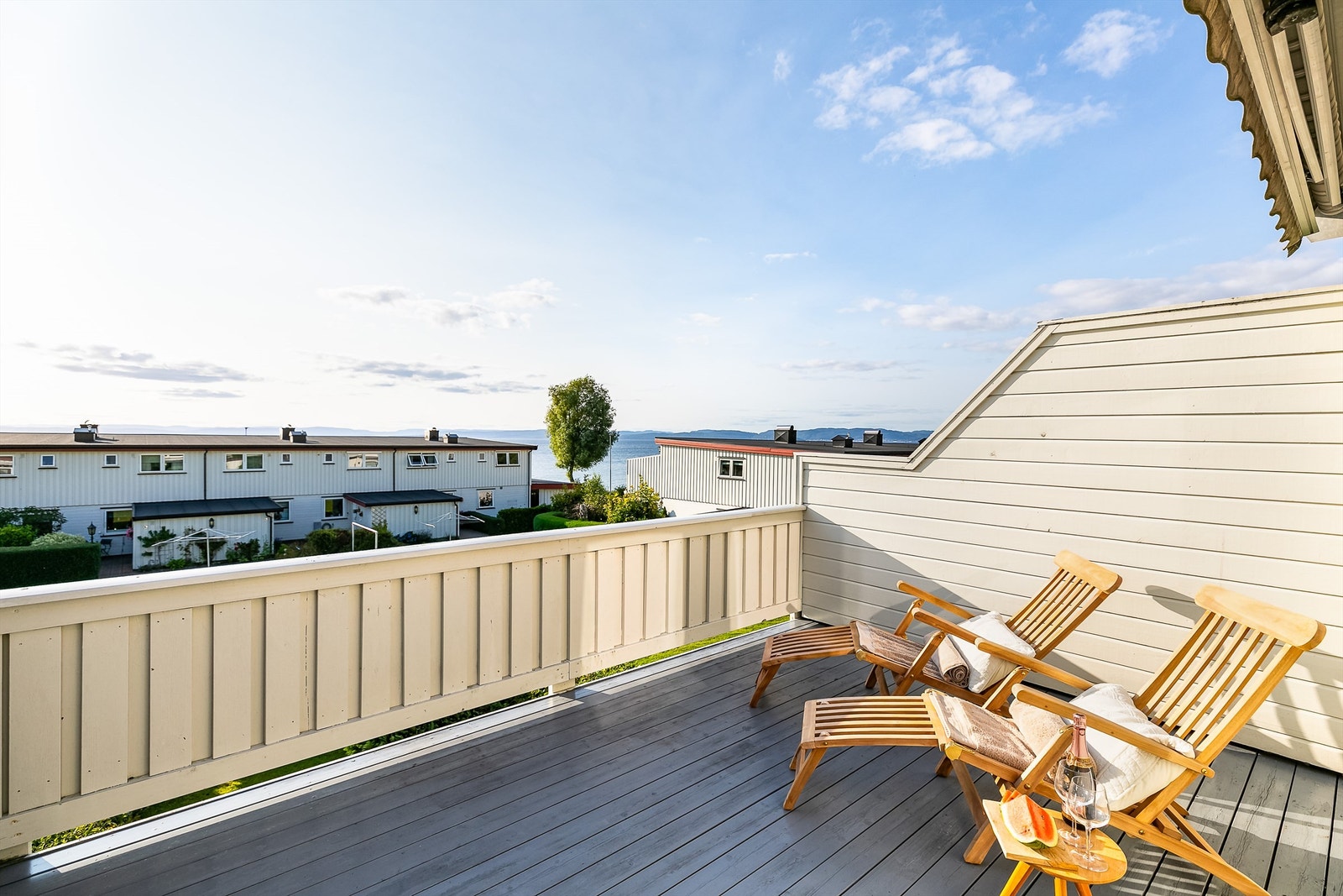 Rekkehuset ligger i solrike og ettertraktede omgivelser på nedre del av Refsnes. Galleribilde