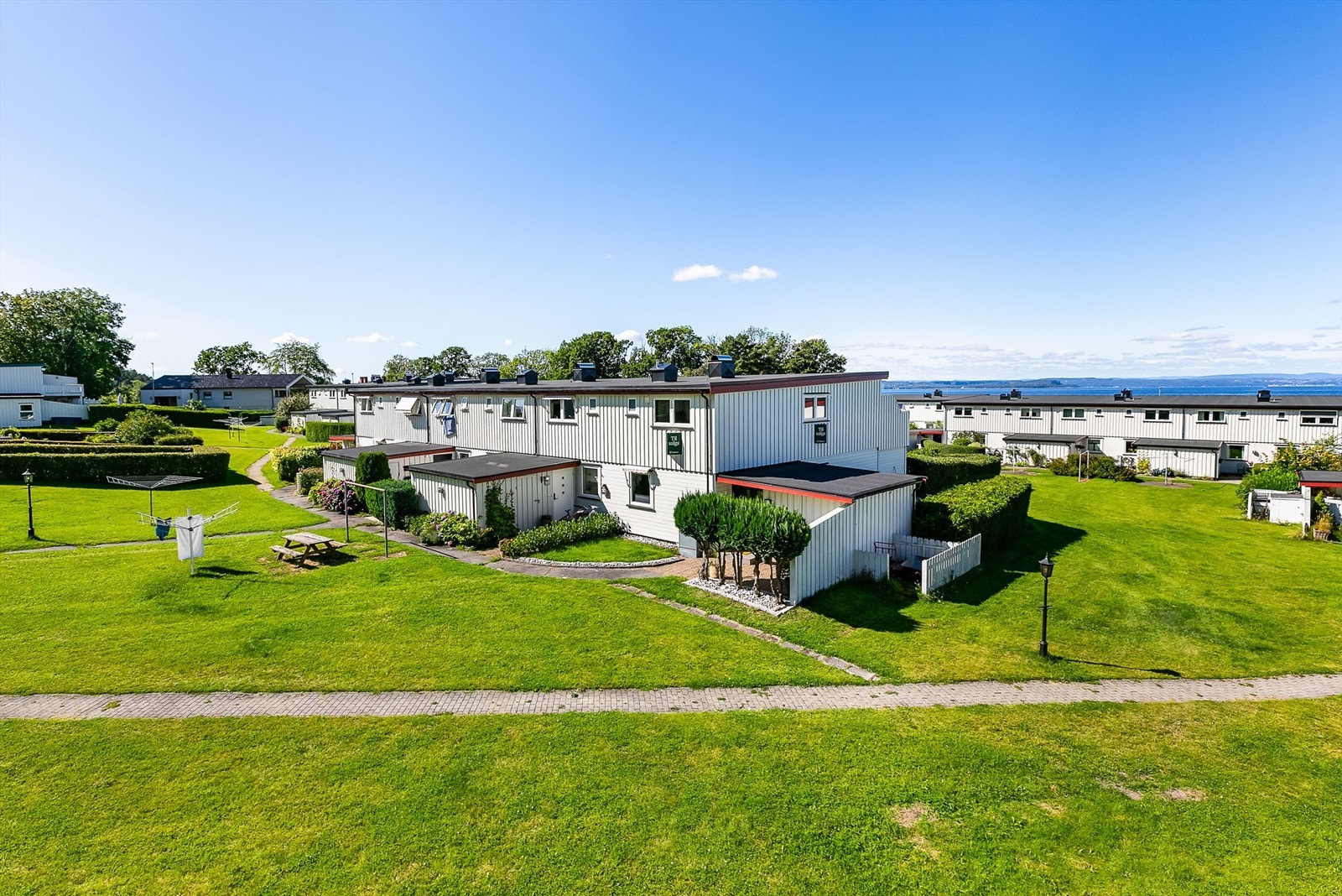 Det er lang avstand og mye luft mellom rekkehusene på Refsnes. Galleribilde