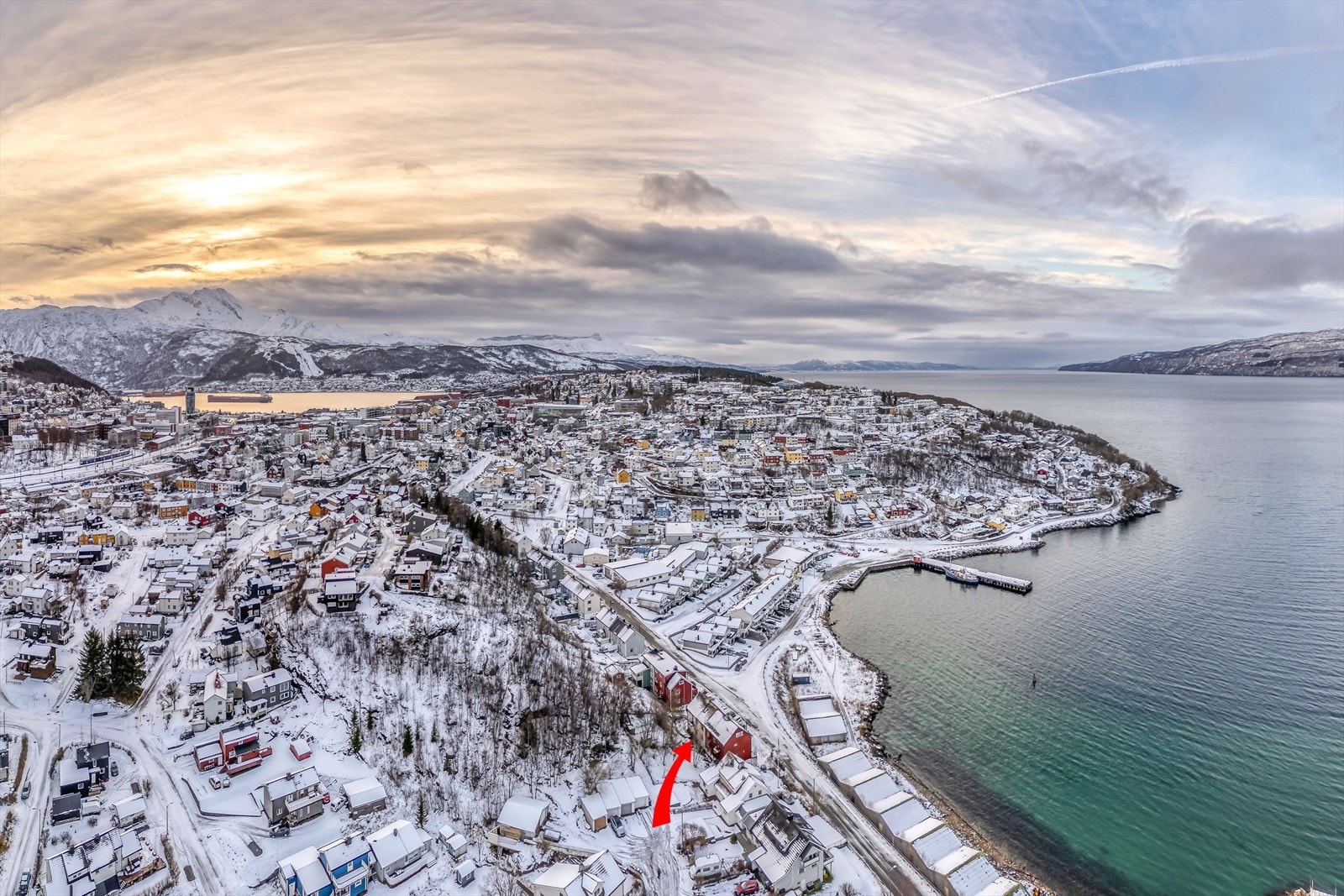 Her er det gode solforhold og flott utsikt mot Ofotfjorden og Vegglandet. Galleribilde