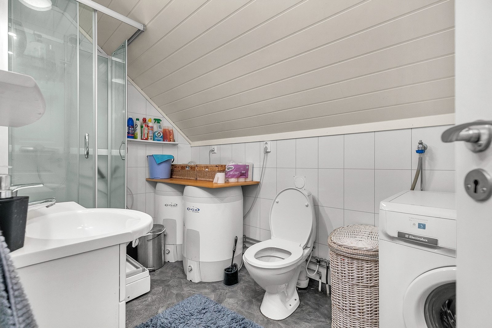 Bad i loftsetasjen Galleribilde