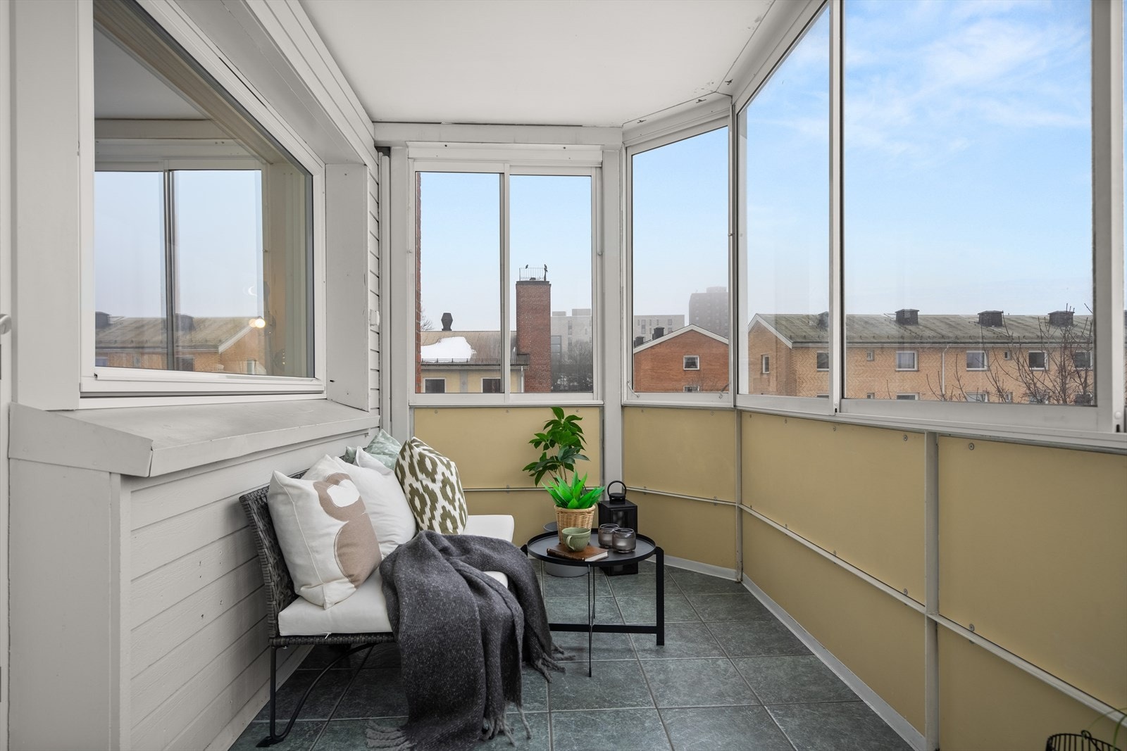 Balkongen er på 7m2 og er innglasset. Galleribilde