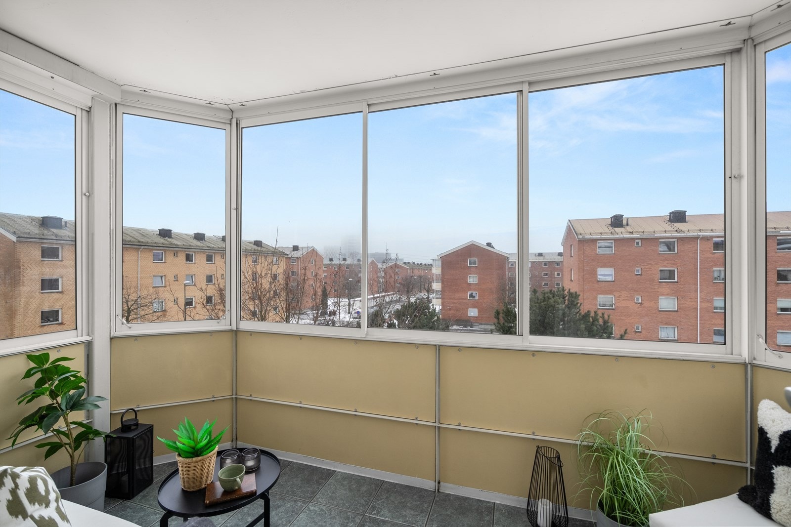 Balkongen vender mot vest og kan by på svært gode solforhold. Galleribilde