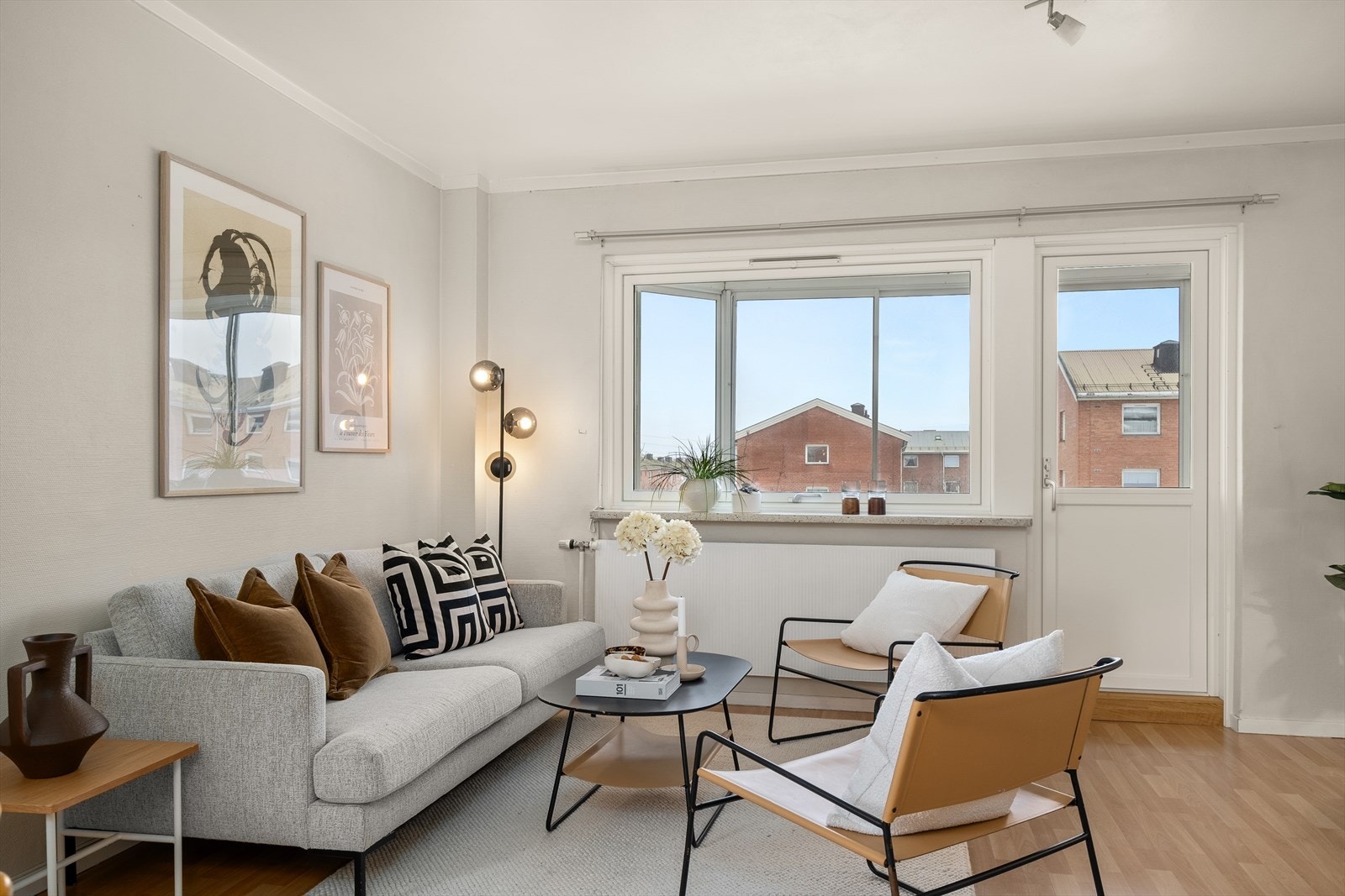 Fra stuen har du utgang til boligens solrike balkong. Galleribilde