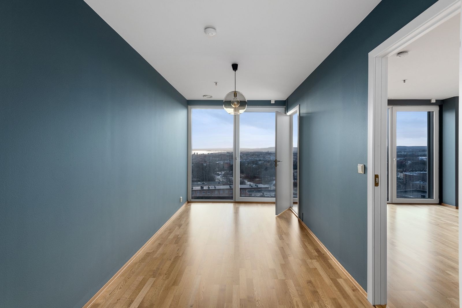 Soverom med plass til dobbeltseng Galleribilde