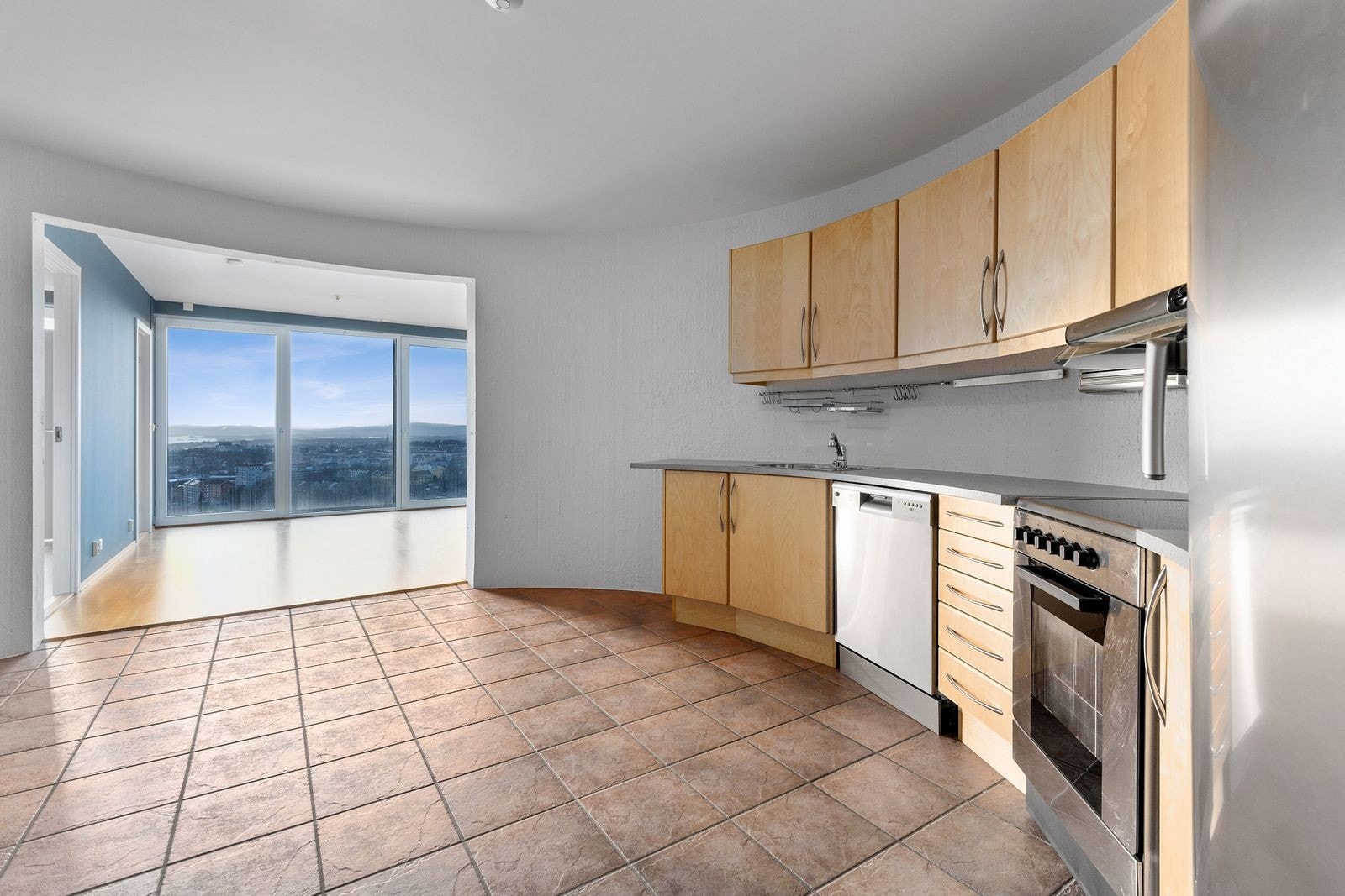 Kjøkken med plass til spisebord Galleribilde