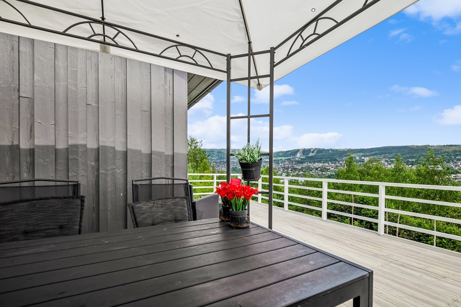 Det er også plass til en pegola på verandaen. Galleribilde