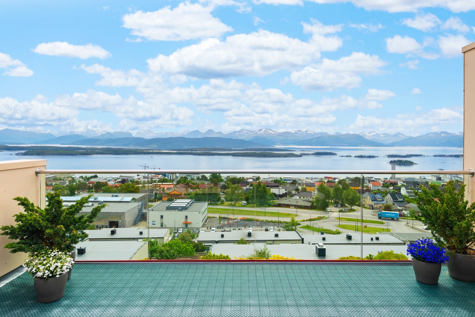 Fantastisk utsikt fra takterrassen. Galleribilde