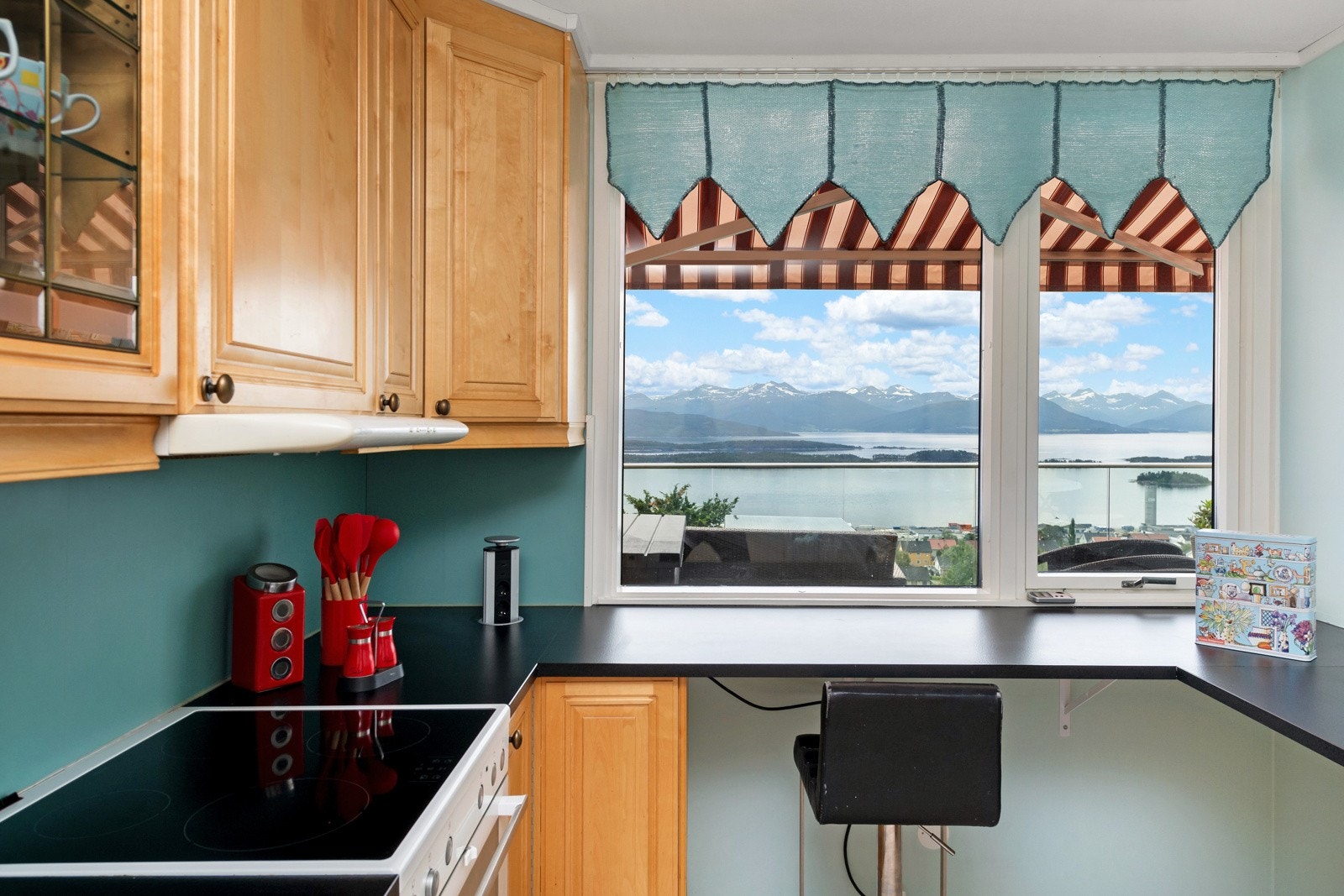 Det er fin utsikt også fra kjøkkenet. Galleribilde