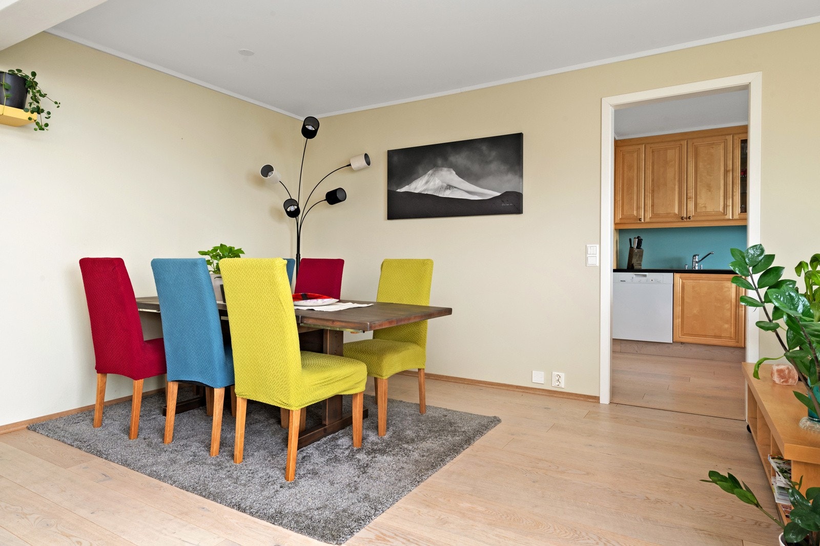 Fra stue mot kjøkken. Galleribilde