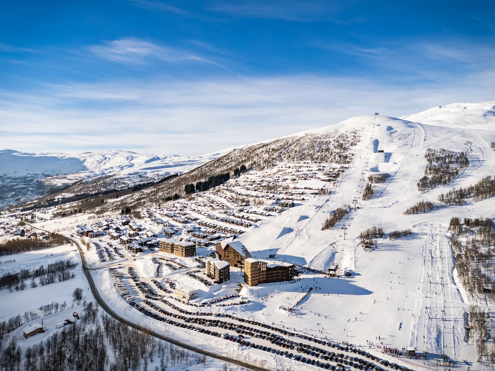 Skisenteret er et av de mest snøsikre i Norge og har fantastiske alpinbakker, samt et ubeskrivelig frikjørings terreng Galleribilde