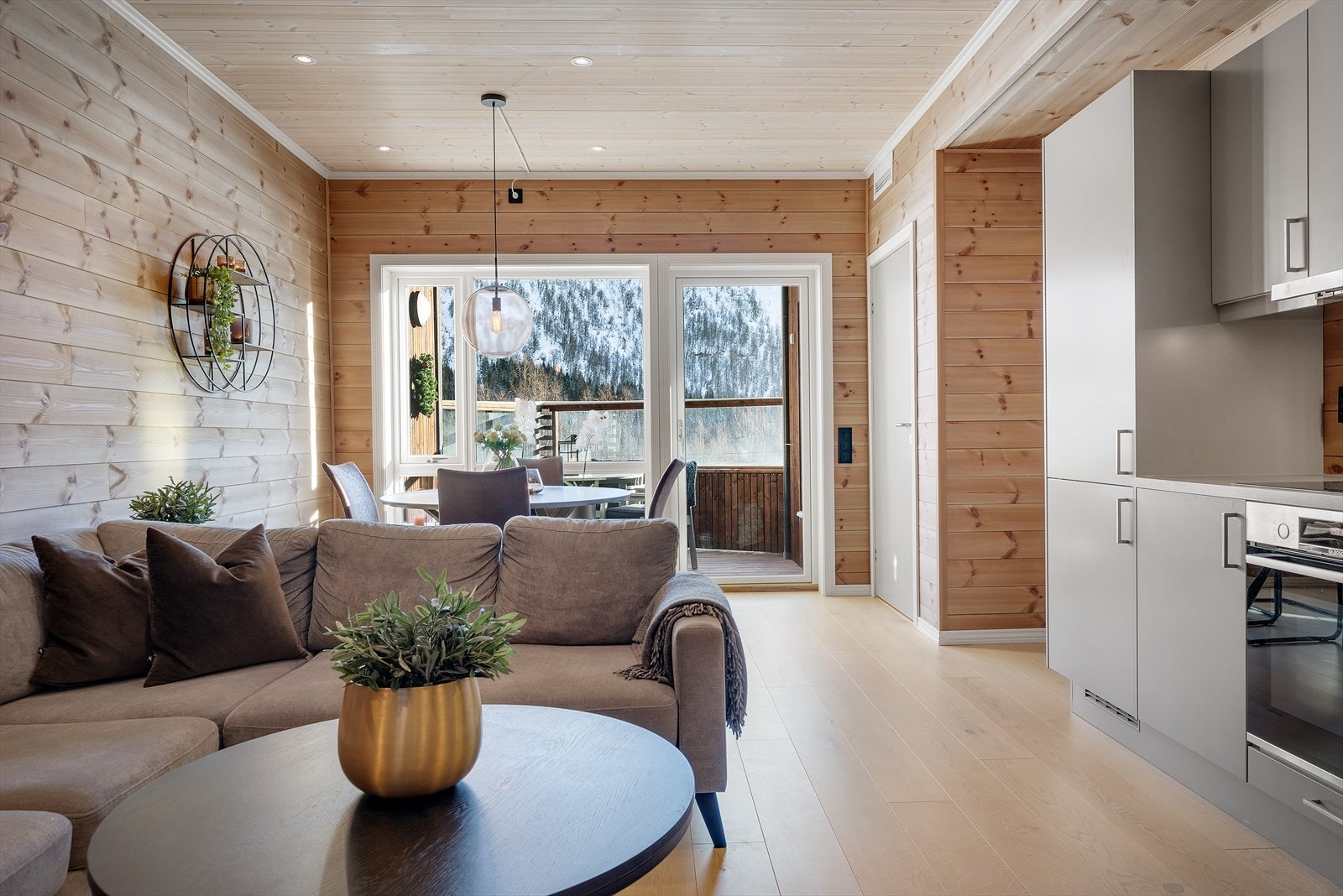 Flott åpen stue-/kjøkkenløsning på 26,3 kvm Galleribilde