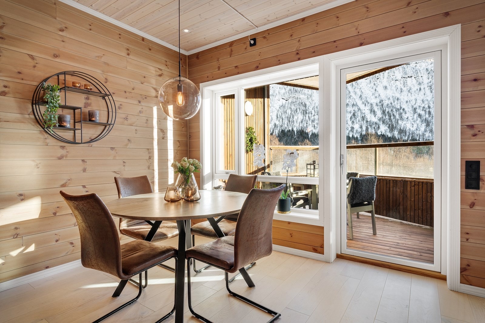 Leiligheten kan vise til flotte overflater som gir den gode "hytte-følelsen" Galleribilde