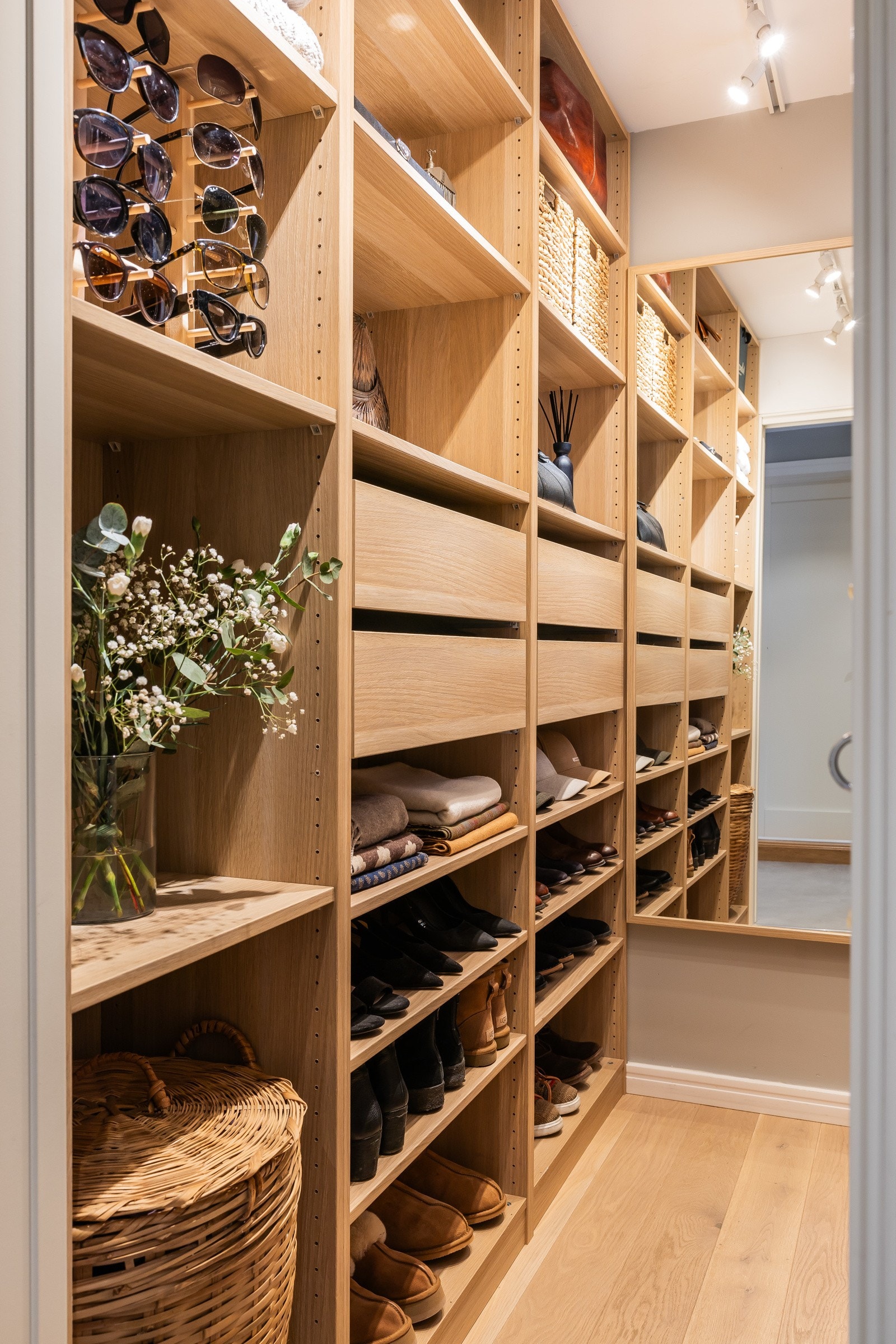 Boligen har ellers rikelig med bodplass i hele tre eksterne boder. Strømuttak i 2 av 3 boder. Galleribilde