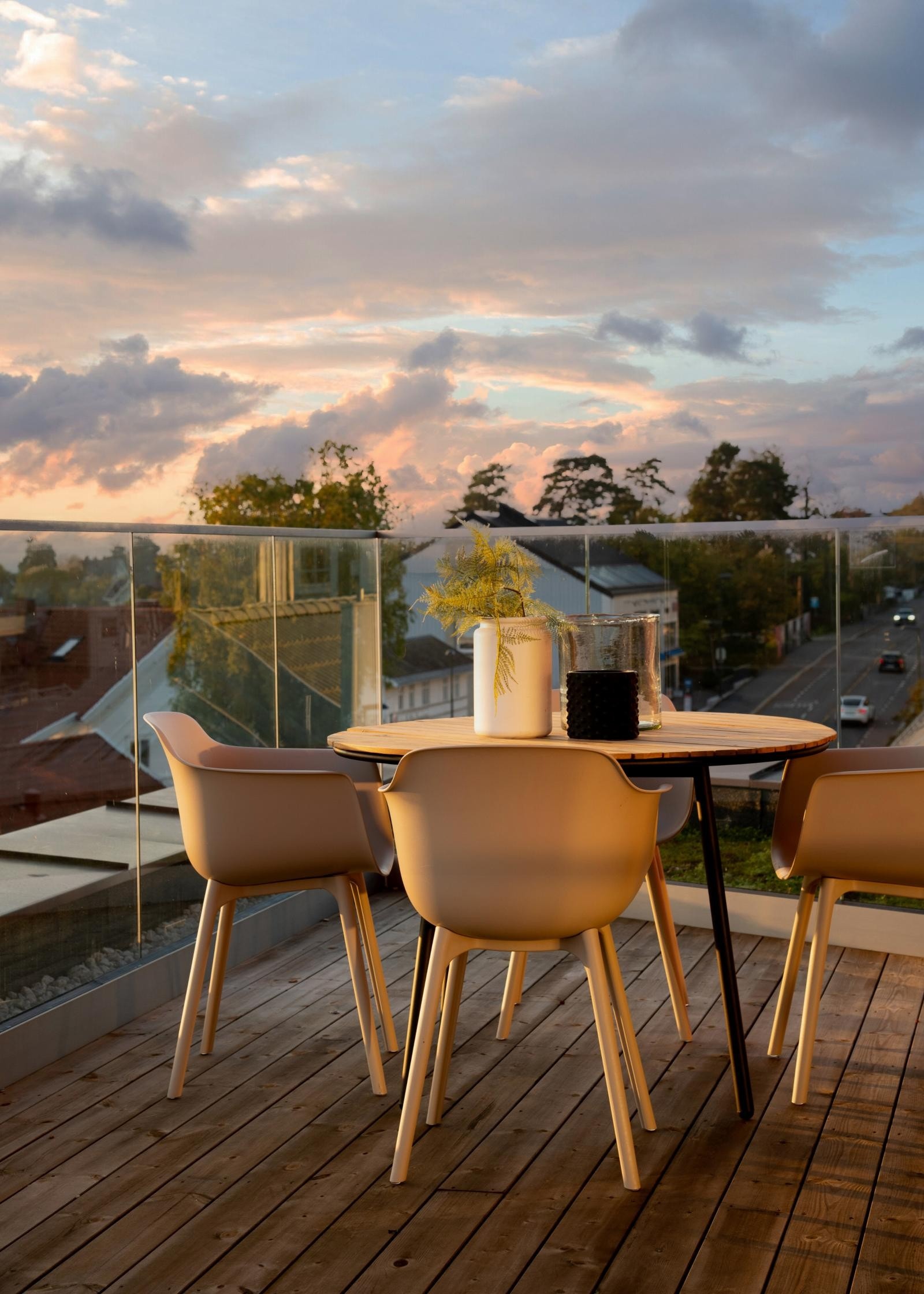 Det er rikelig med plass til møblering ute også. Galleribilde