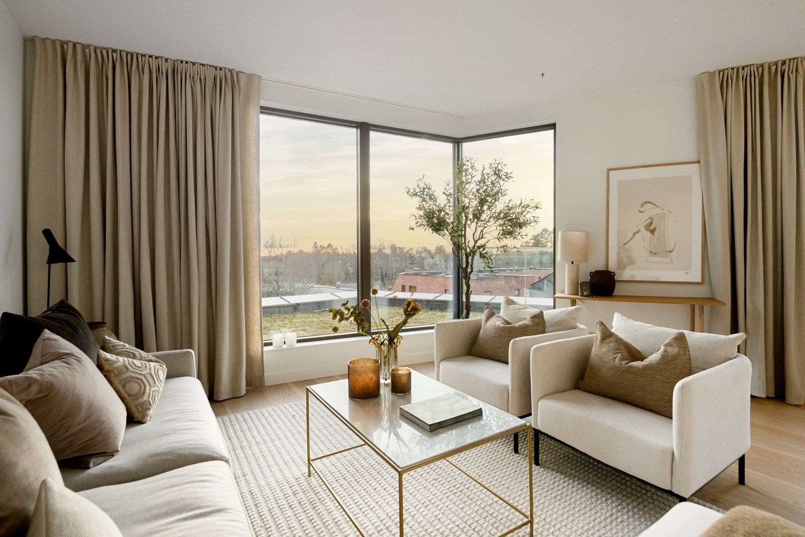 Gode og delikate materialvalg er gjennomgående i leiligheten. Galleribilde