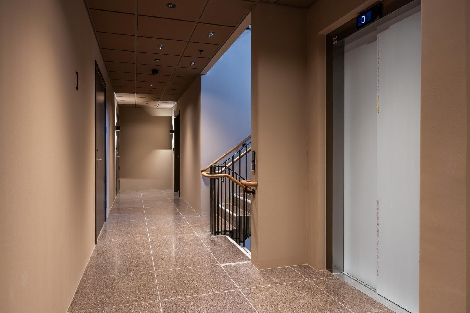 Flotte fellesarealer og det er heis med direkte tilknytning fra garasjekjelleren. Galleribilde