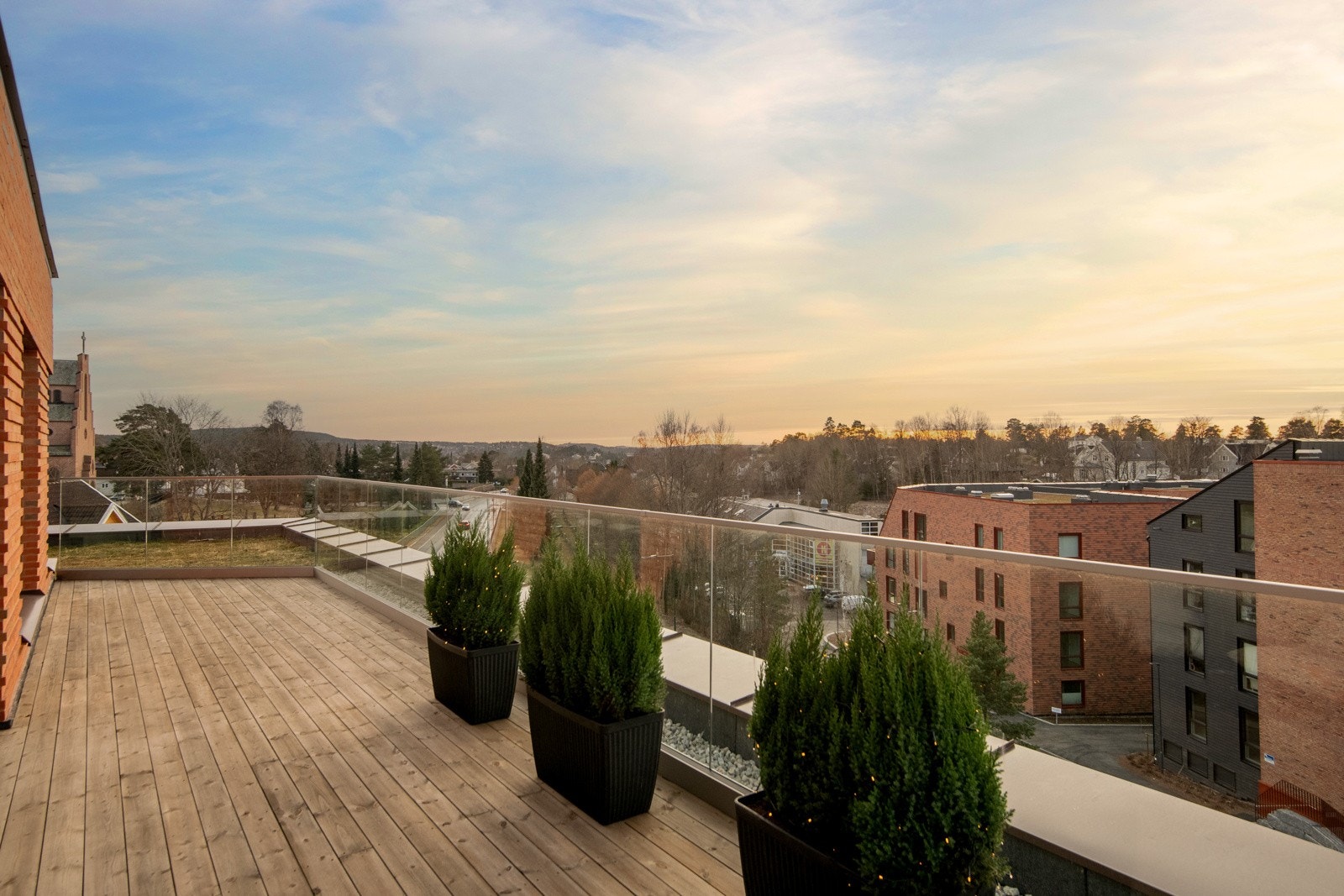 Luftig og flott utsyn i flere retninger herfra. Galleribilde