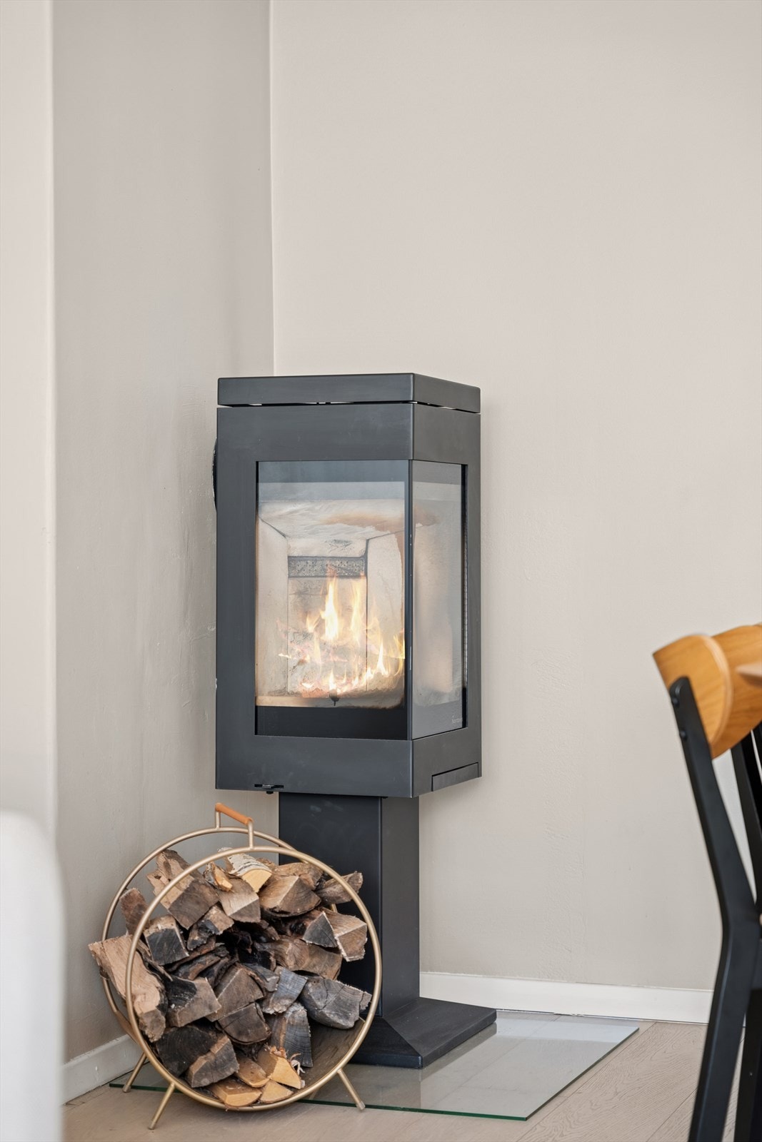 Peisen bidrar til en lun og koselig stemning på kalde vinterdager Galleribilde