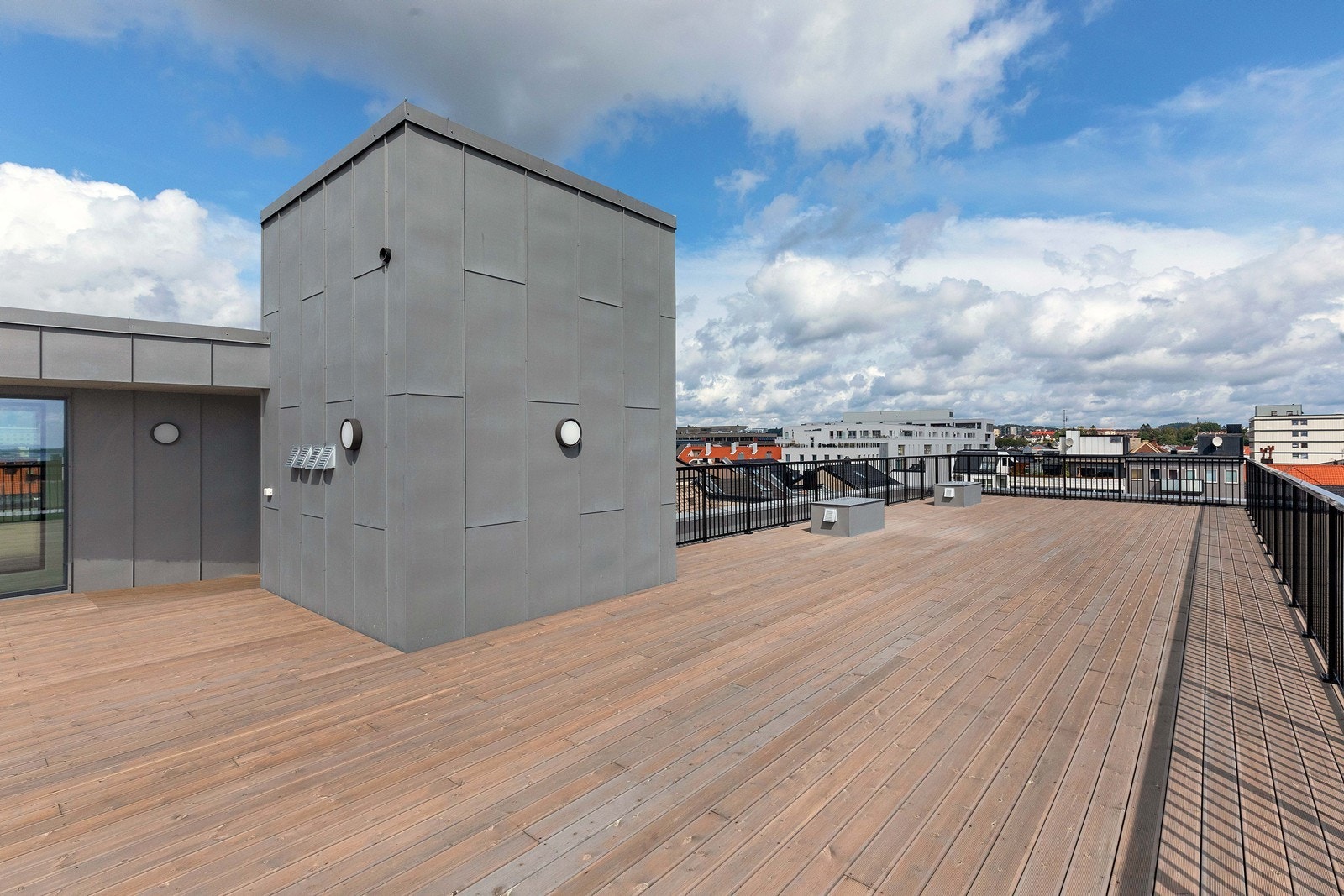 Stor felles takterrasse med sol hele dagen Galleribilde