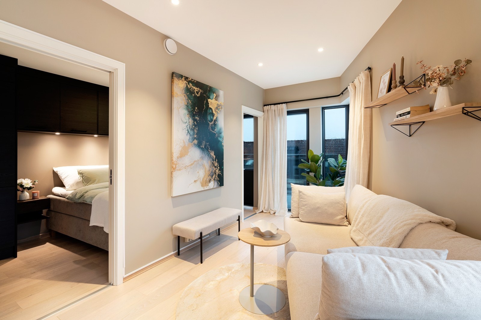 Fra stue er det 2 innganger
inn til soverom Galleribilde