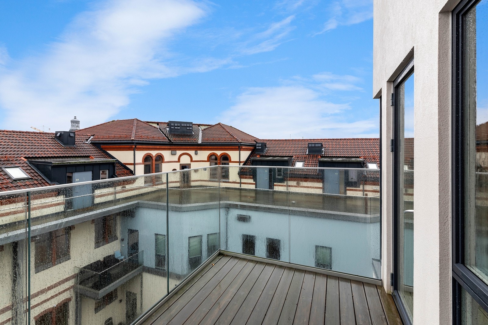 Balkong med formiddagssol Galleribilde