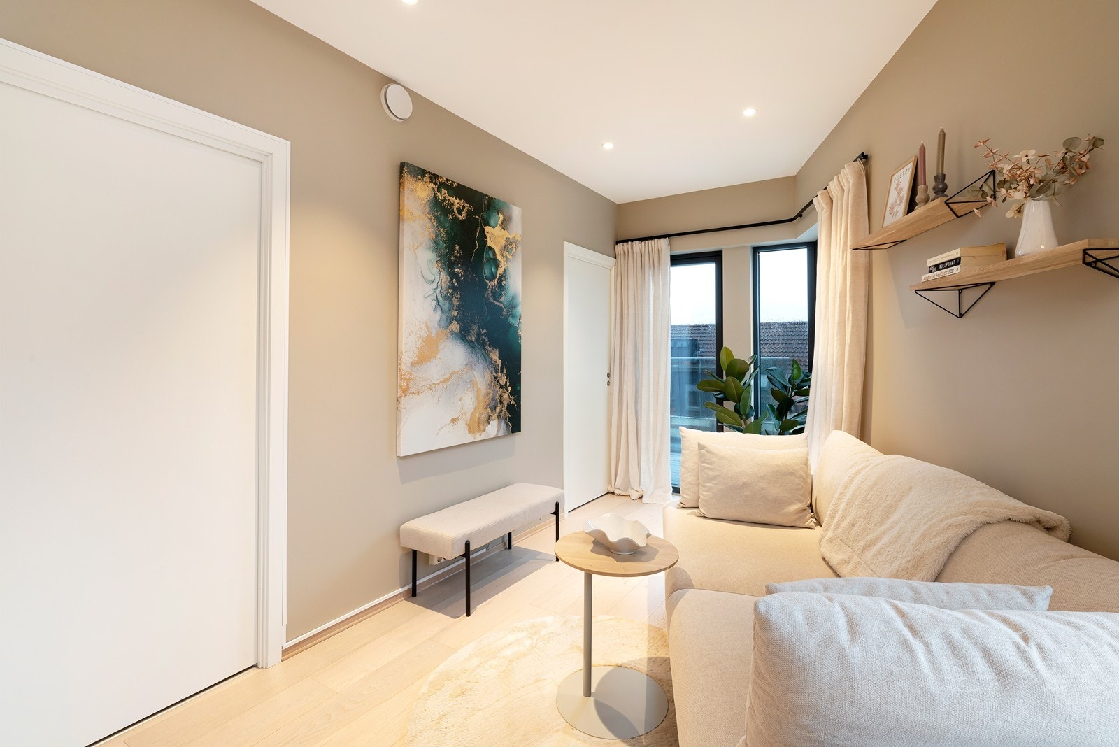 Fra stue er det utgang til balkong Galleribilde