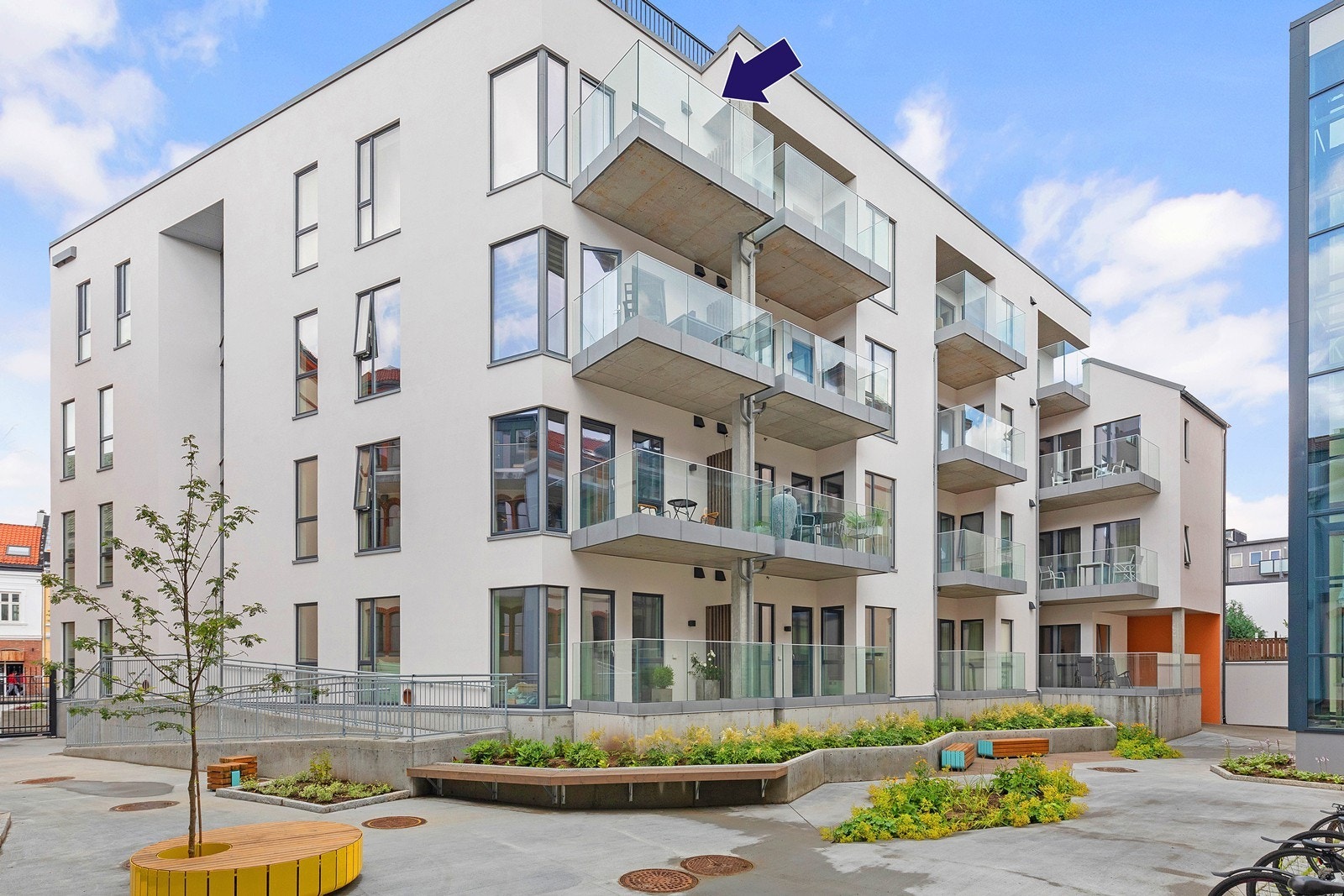 Leiligheten ligger i byggets 4 etasje Galleribilde