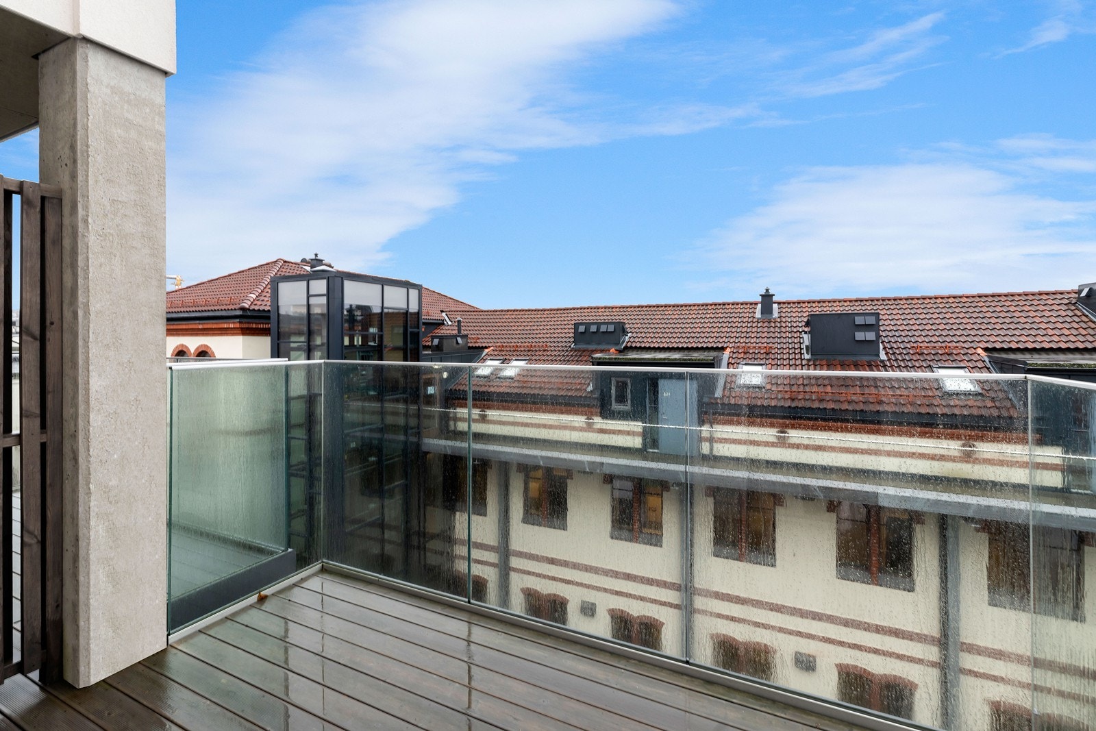 Balkong med plass til utemøbler Galleribilde