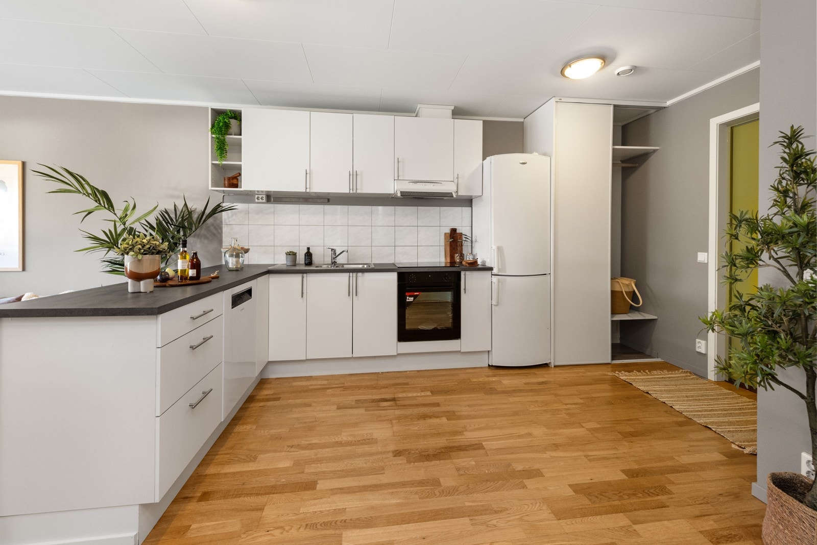 3 stavs eikeparkett på gulv Galleribilde