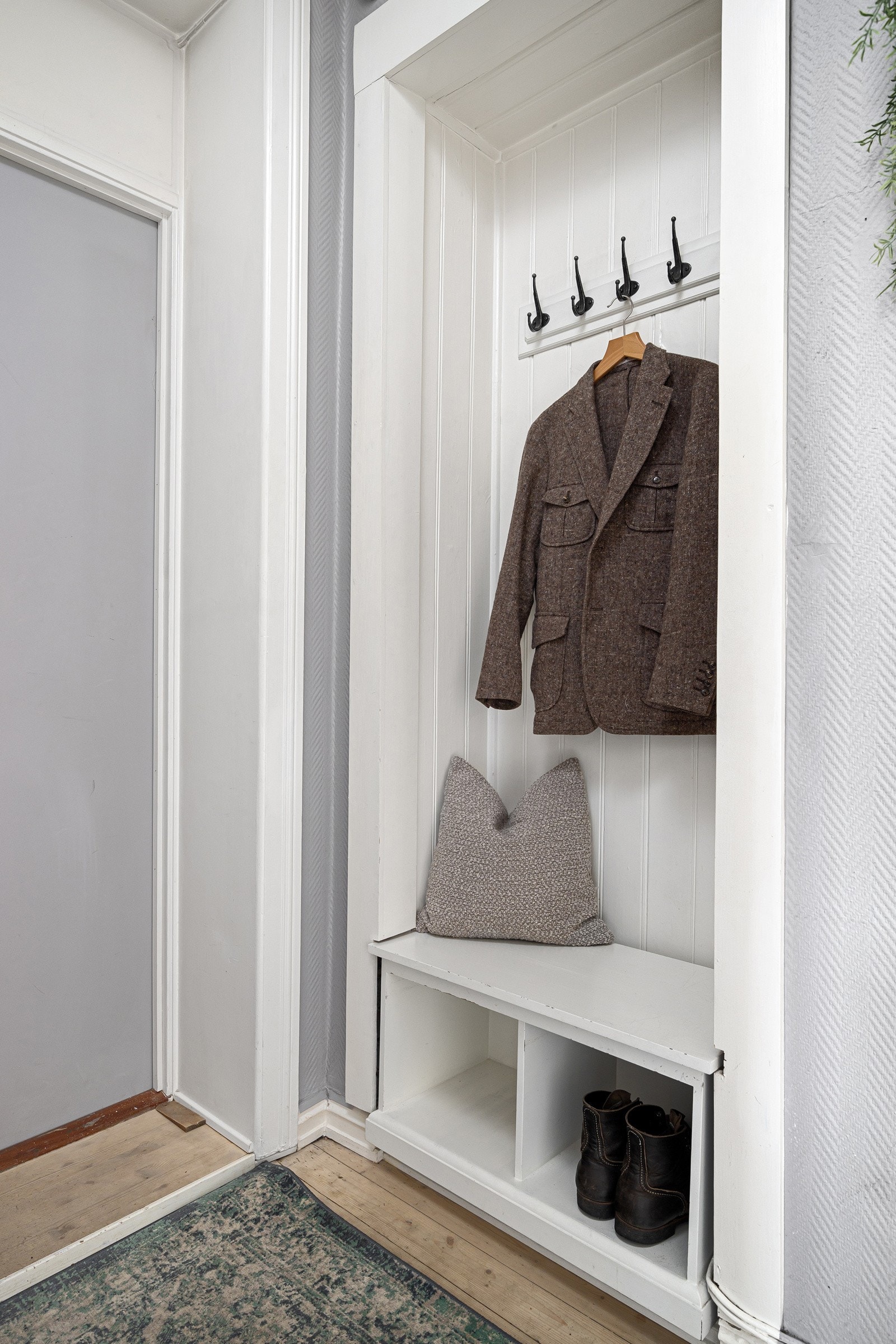 Det er også plass til andre oppbevaringsløsninger som skoskap, kommode, knagger etc. Galleribilde