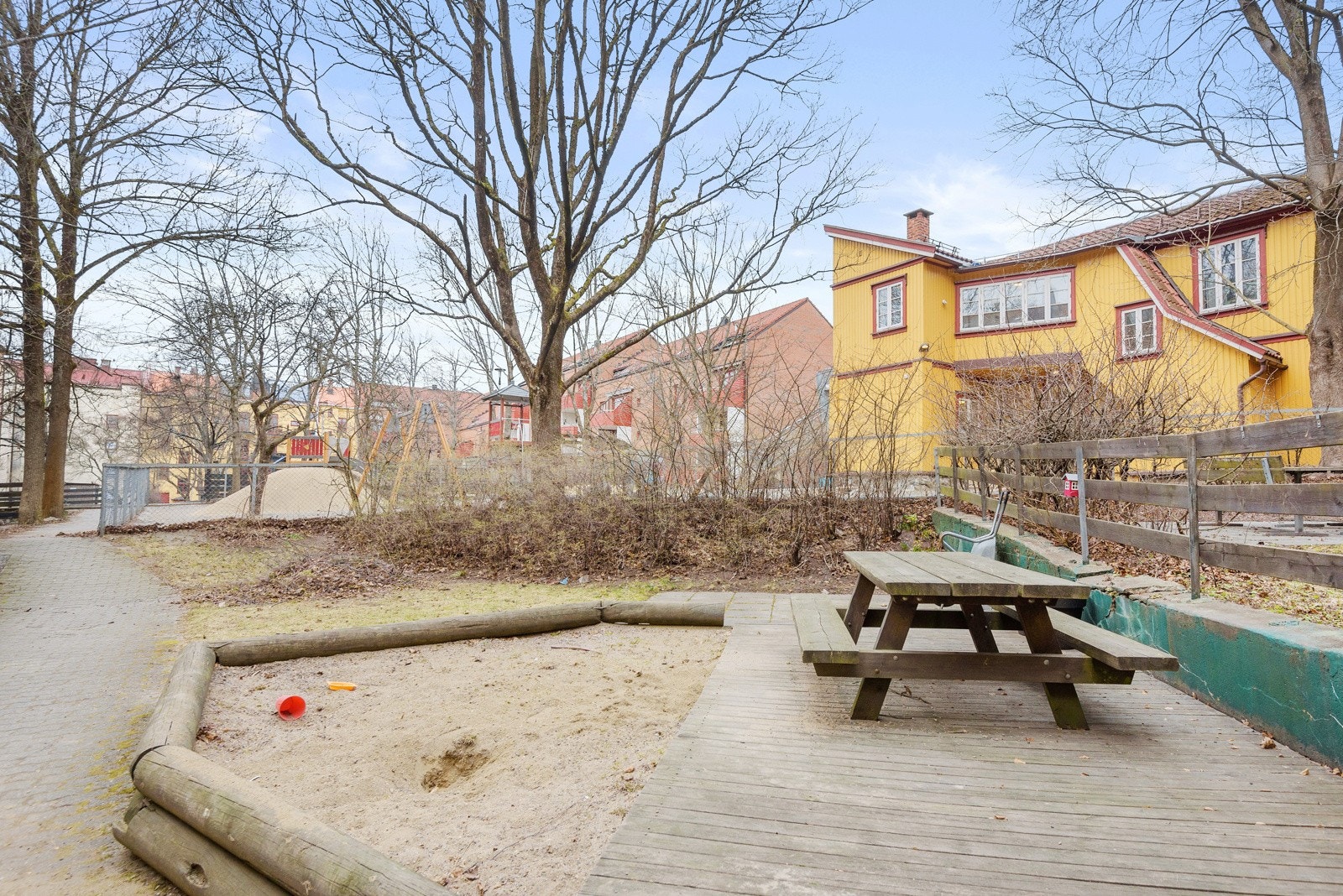 Hyggelig og opparbeidet felles gårdsrom. Galleribilde