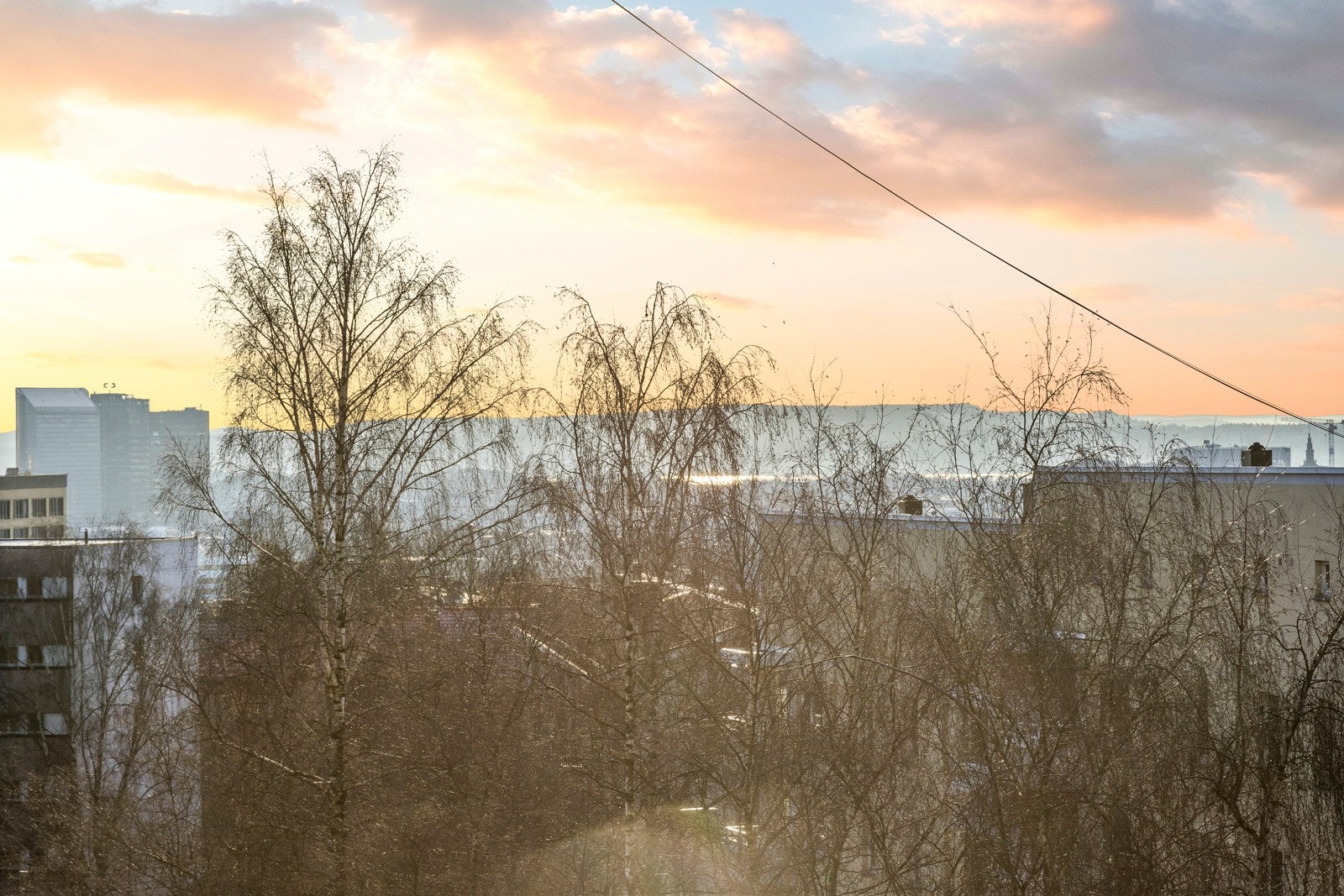 På vinterhalvåret har man utsikt helt ned til fjorden! Galleribilde