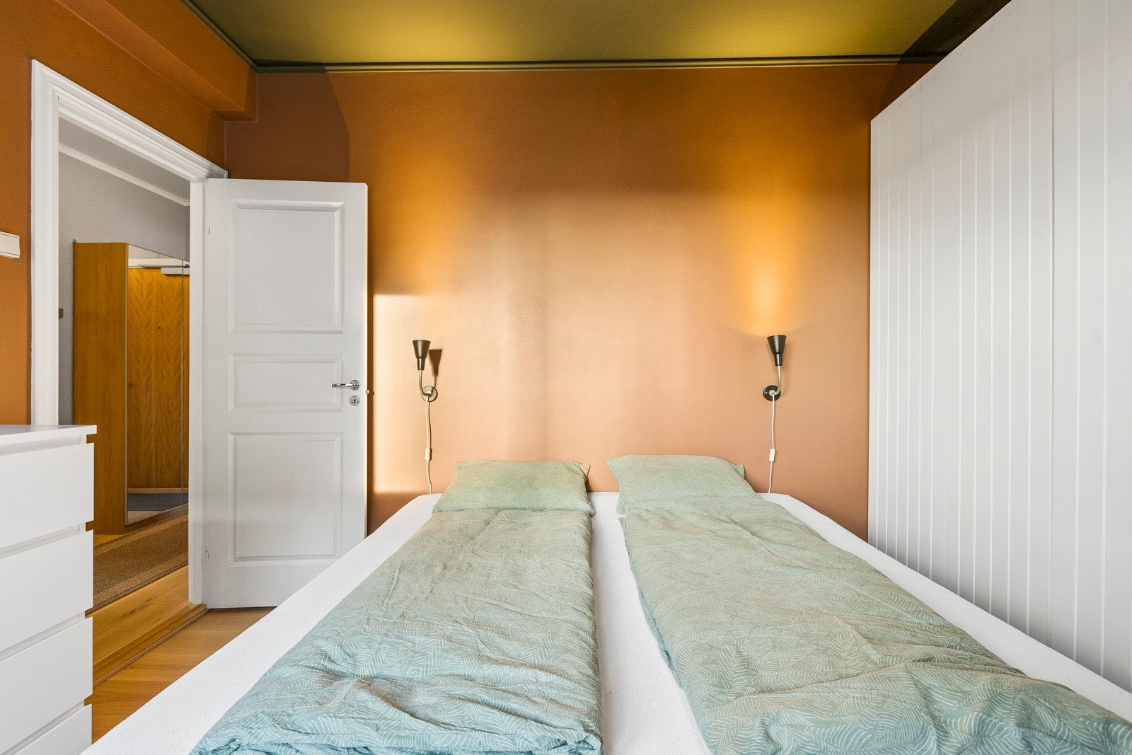 Leiligheten har et lyst og innbydende soverom av god størrelse. Galleribilde