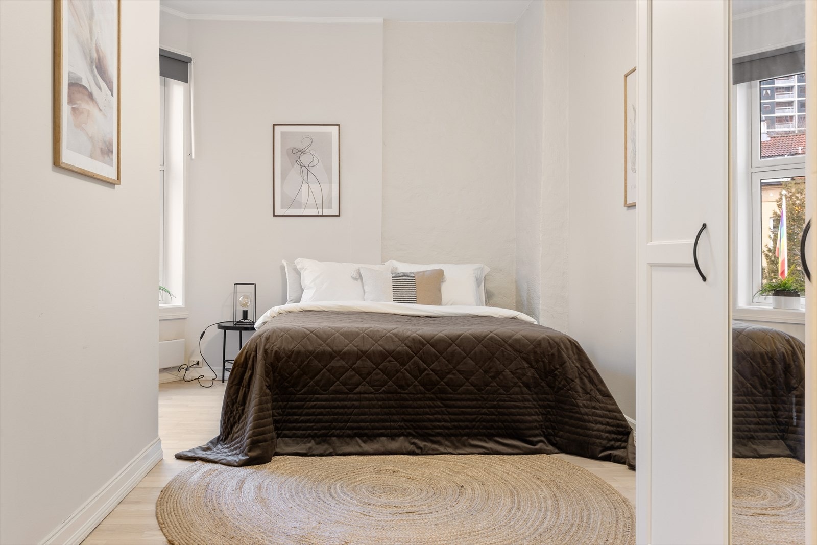 Hovedsoverom av god størrelse med plass til både dobbeltseng og garderobeskap. Galleribilde