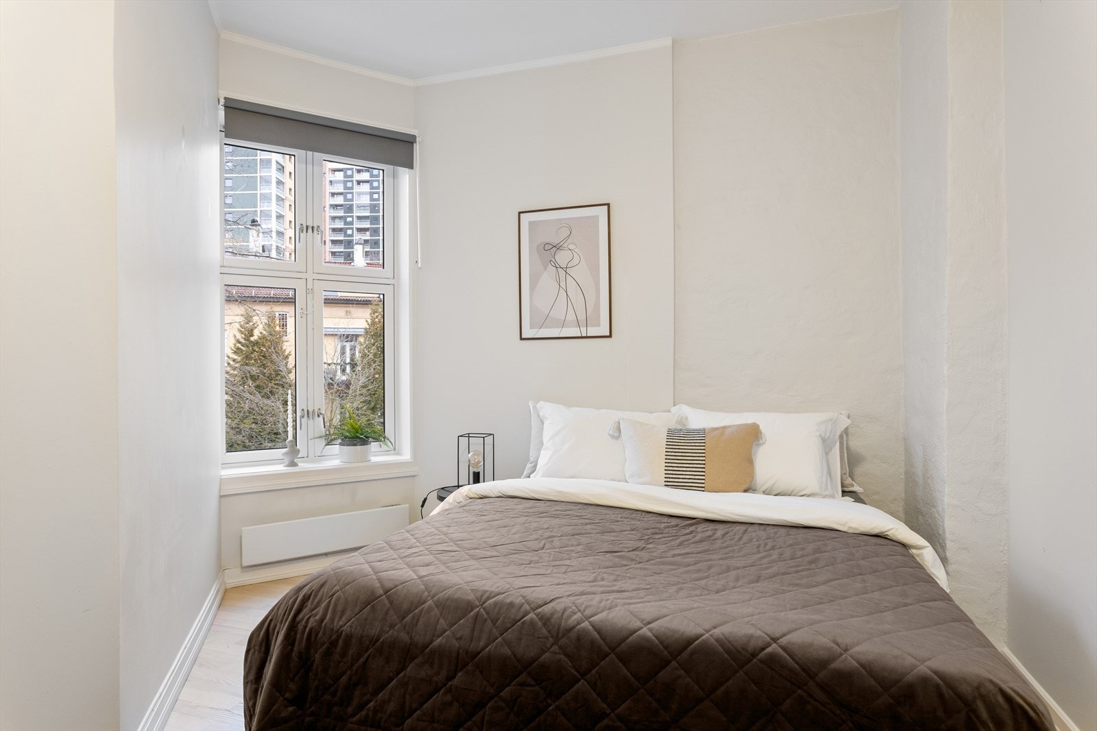 Soverommet vender ut mot bakgård. Galleribilde