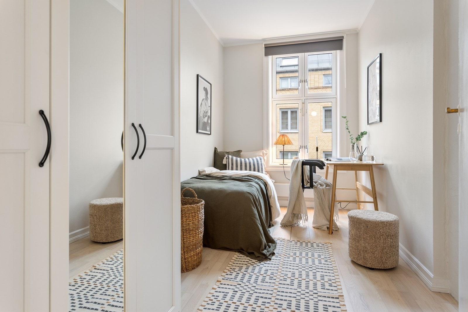 Soverom 2 har også plass til dobbeltseng og skap. Galleribilde