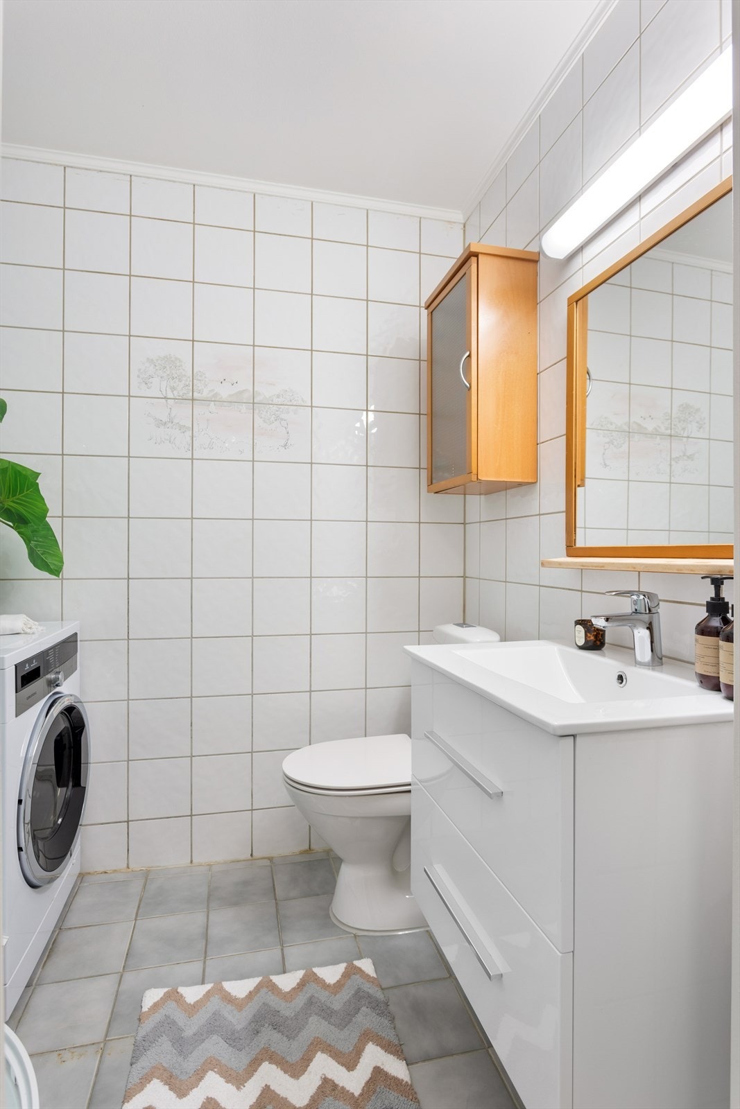 Badet er fra 1991 og baderomsinnredning fra 2022. Galleribilde