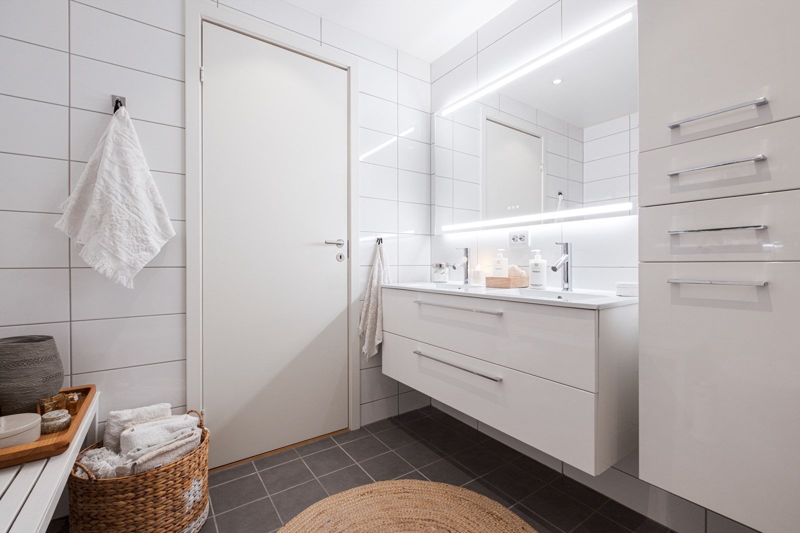 Praktisk med dobbel vask Galleribilde