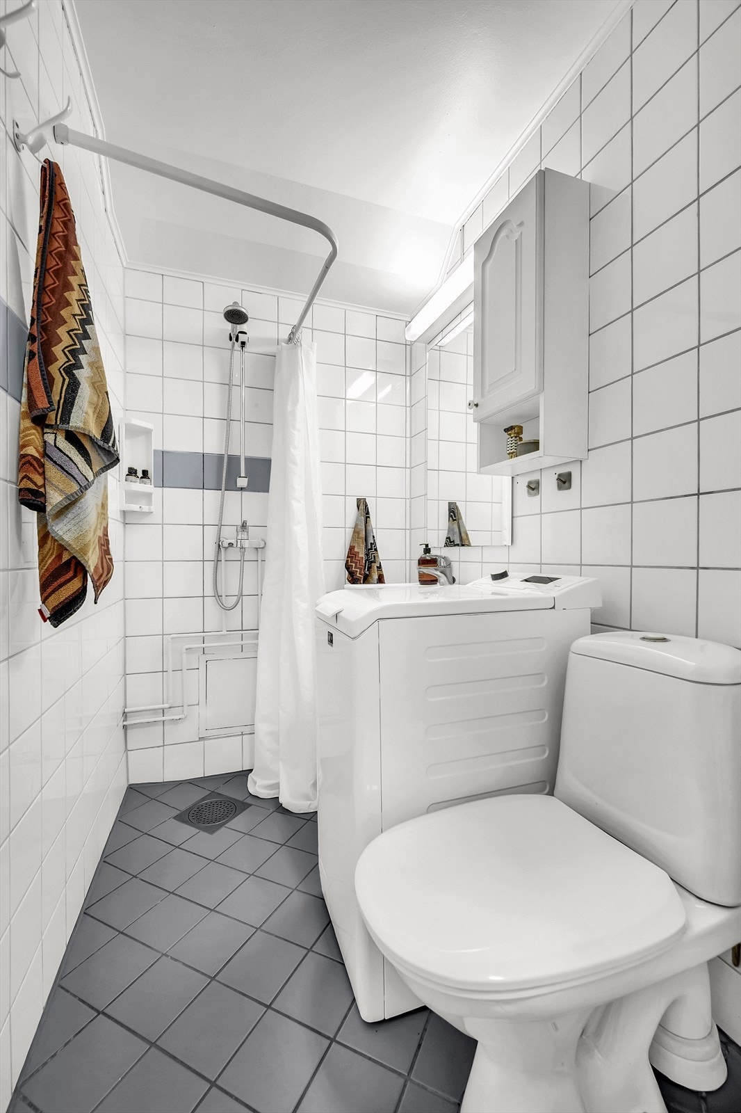 Flislagt baderom med varmekabler i gulv Galleribilde